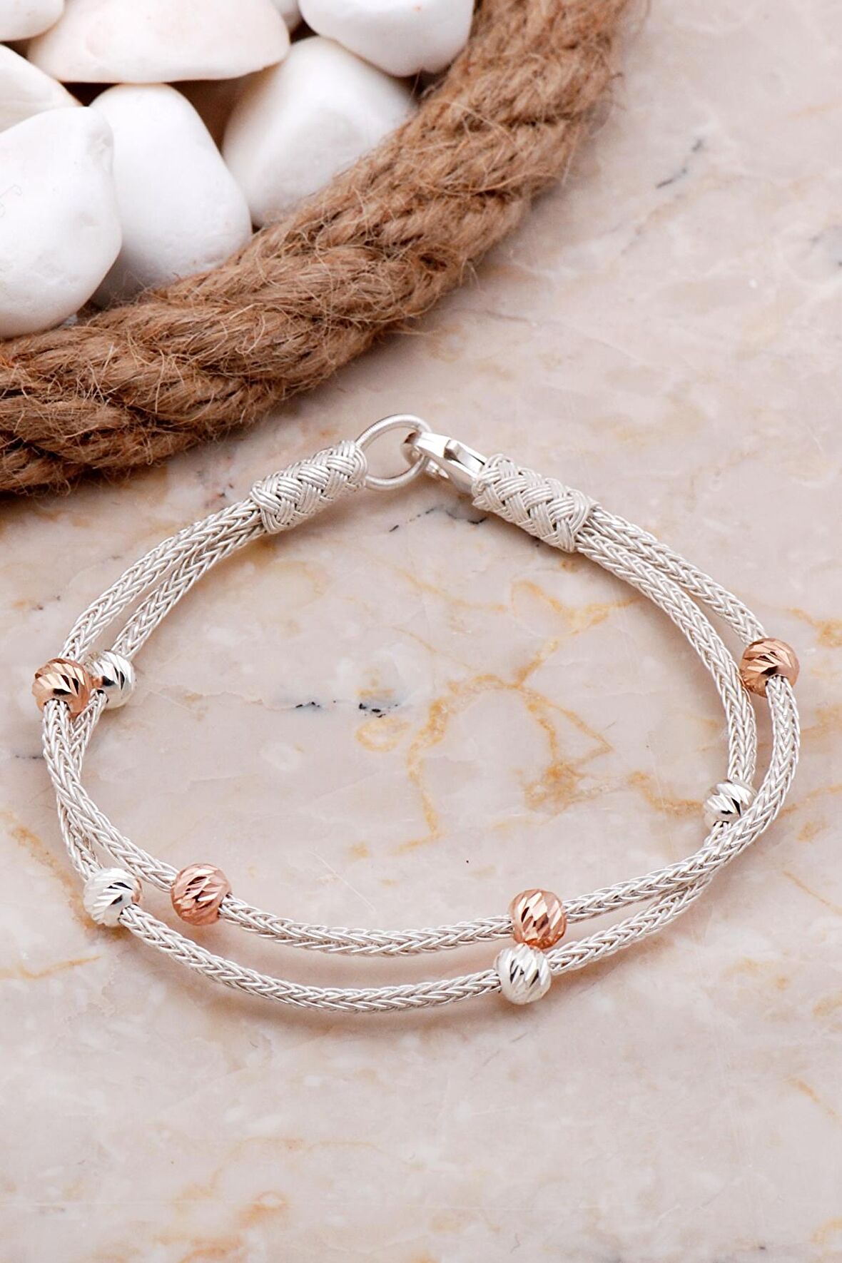 Kazaziye İşlemeli Elişi Dorissa Rose Gümüş Bileklik 4187