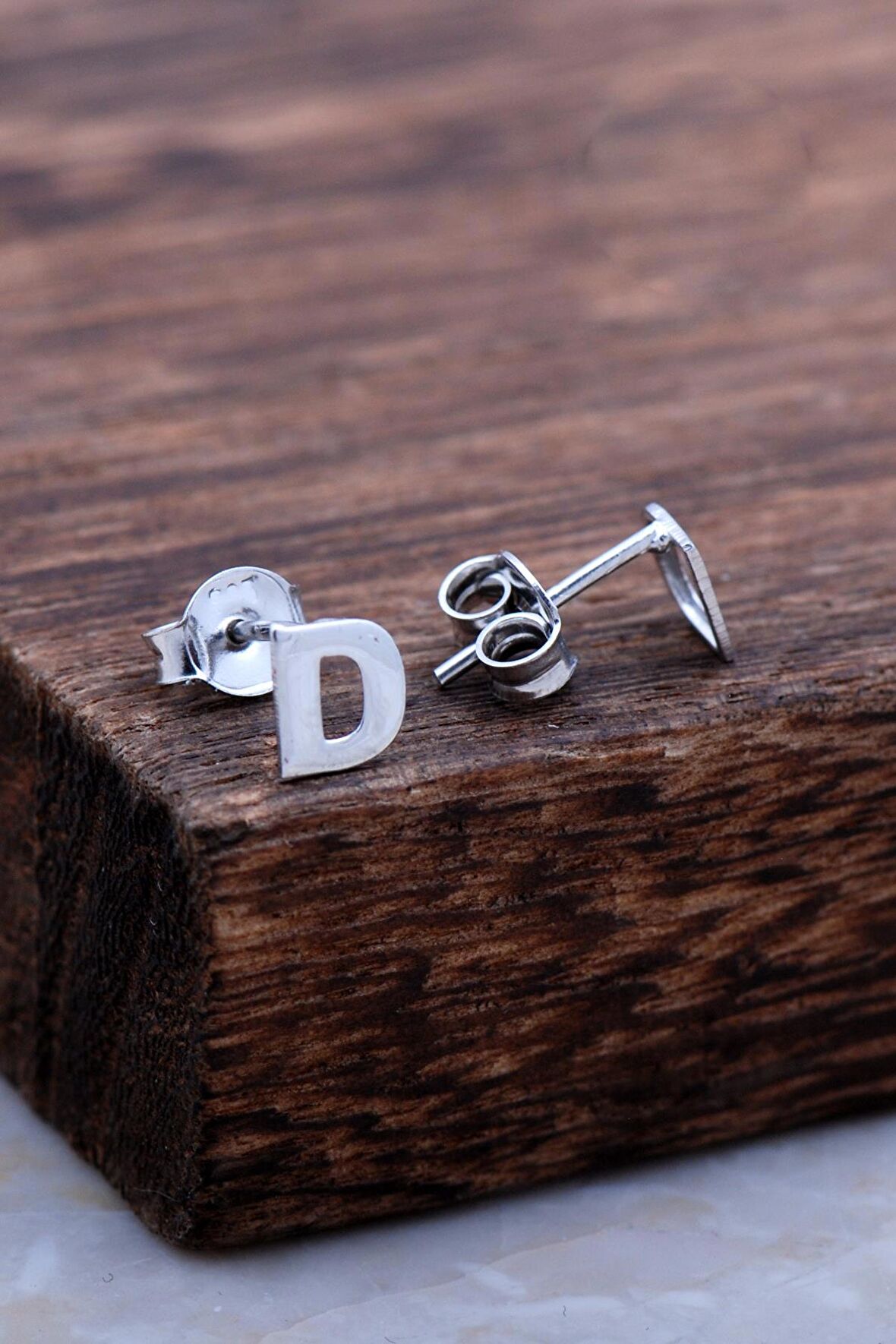 D Harfi Rodyumlu Gümüş Küpe 5955