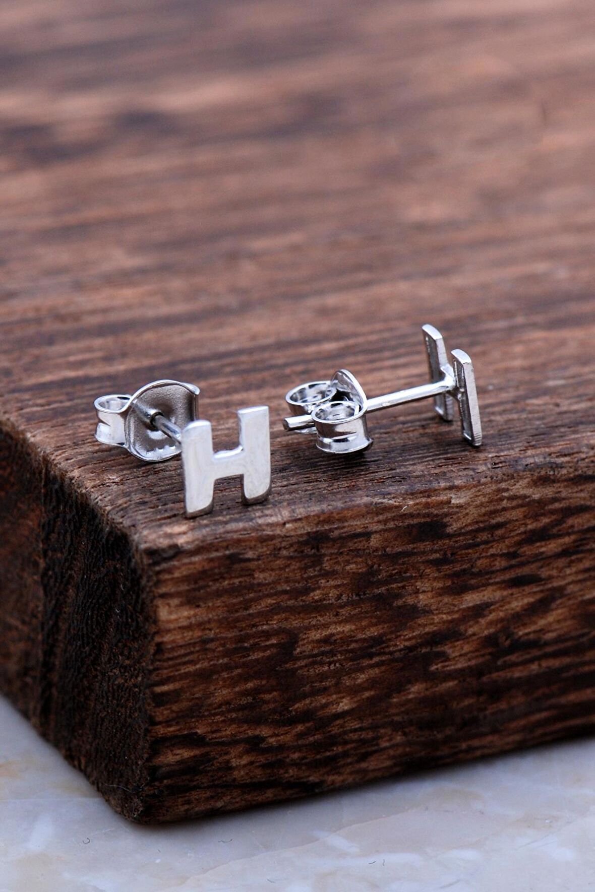 H Harfi Rodyumlu Gümüş Küpe 5967