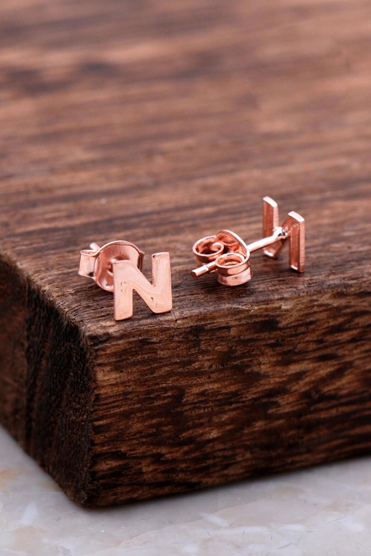 N Harfi Rose Gümüş Küpe 5984