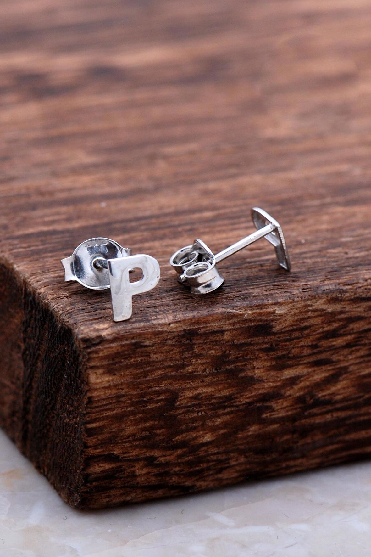 P Harfi Rodyumlu Gümüş Küpe 5994