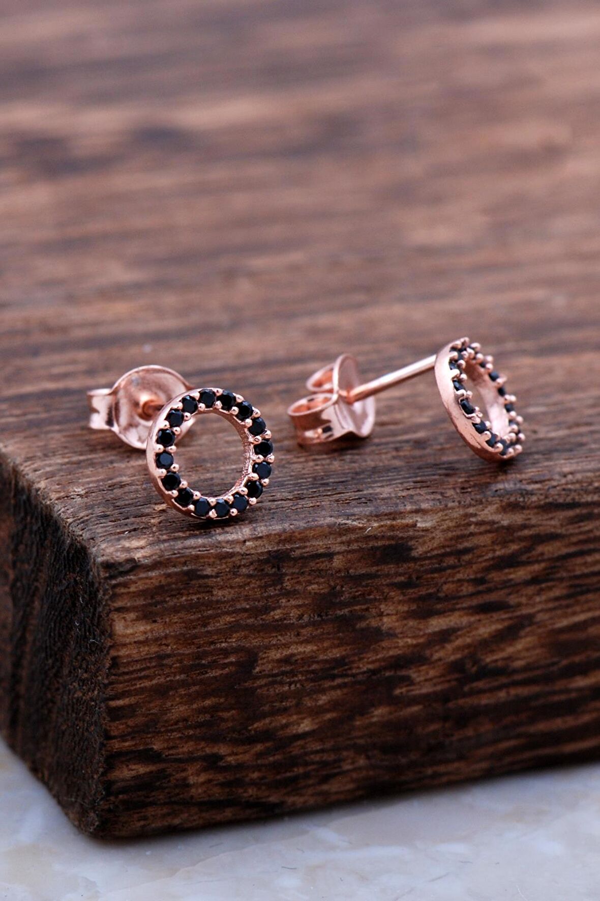 Halka Tamtur Siyah Taşlı Rose Gümüş Küpe 