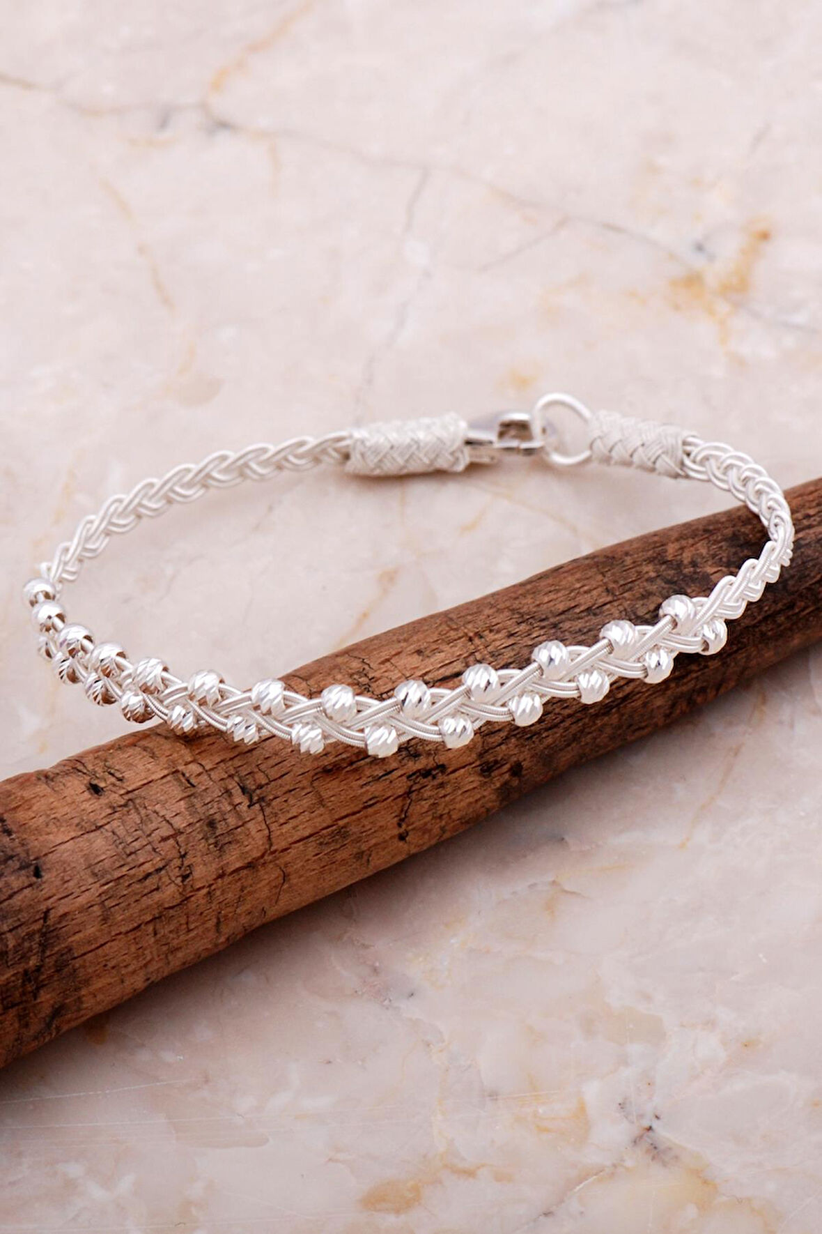 Kazaziye İşlemeli Elişi Dorissa Örgü Gümüş Bileklik 4278