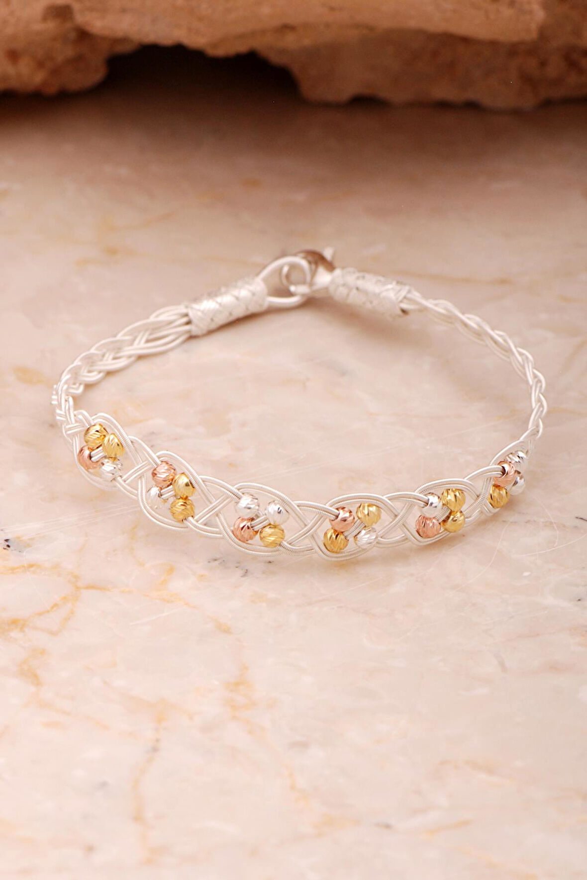 Kazaziye İşlemeli Elişi Renkli Dorissa Gümüş Bileklik 4397