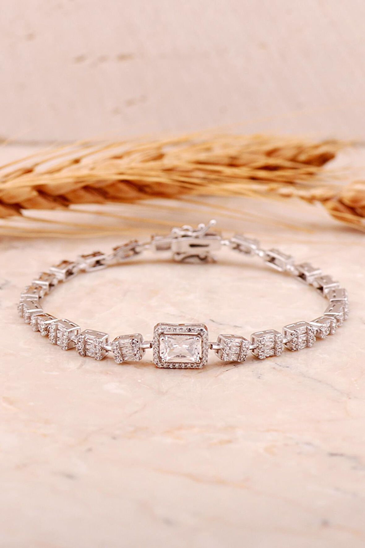 Baget Pırlanta Montürlü Rodyumlu Gümüş Bileklik 4463