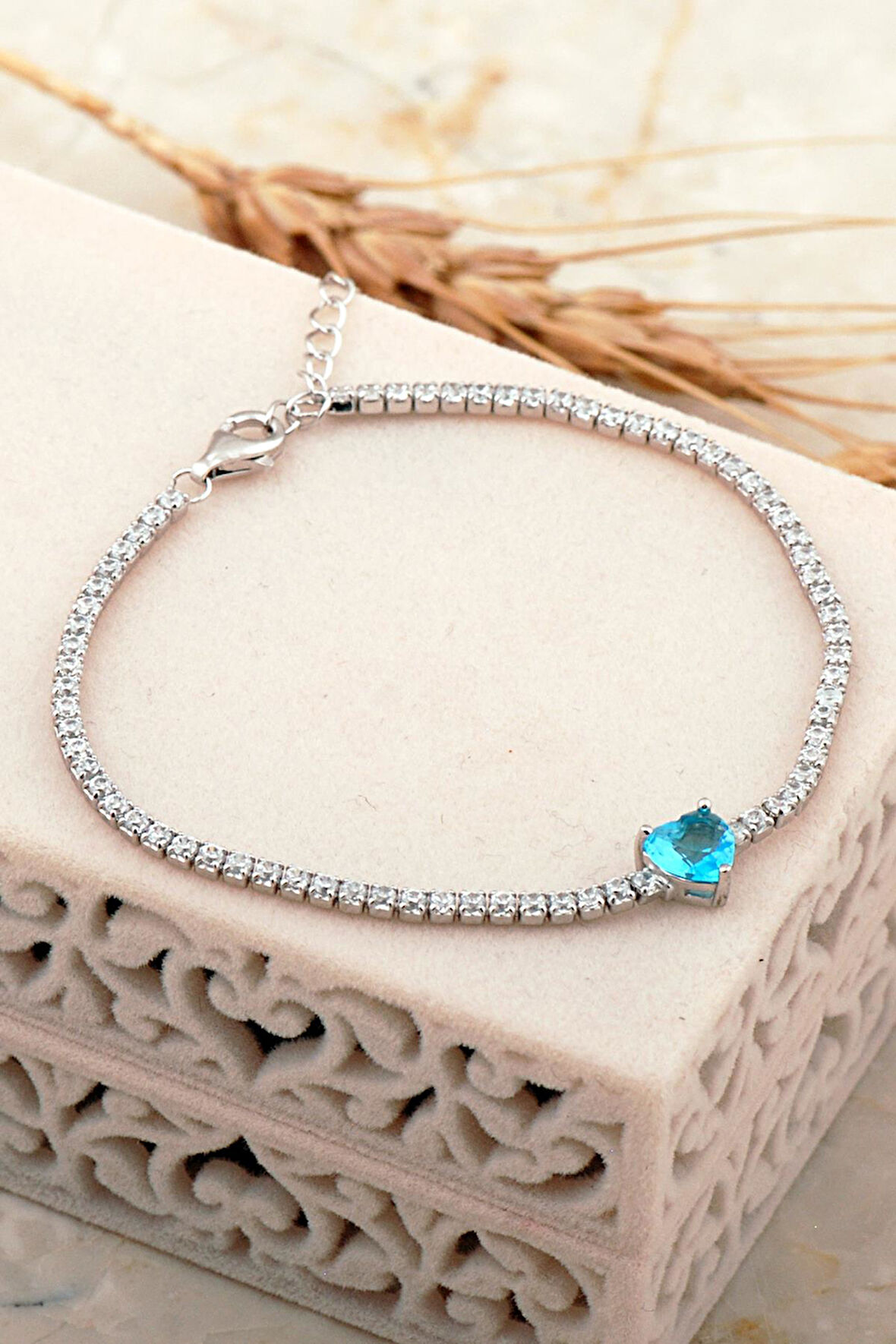 Akuamarin Taşlı Işıltılı Kalp Su Yolu Rodyumlu Gümüş Bileklik 4653 