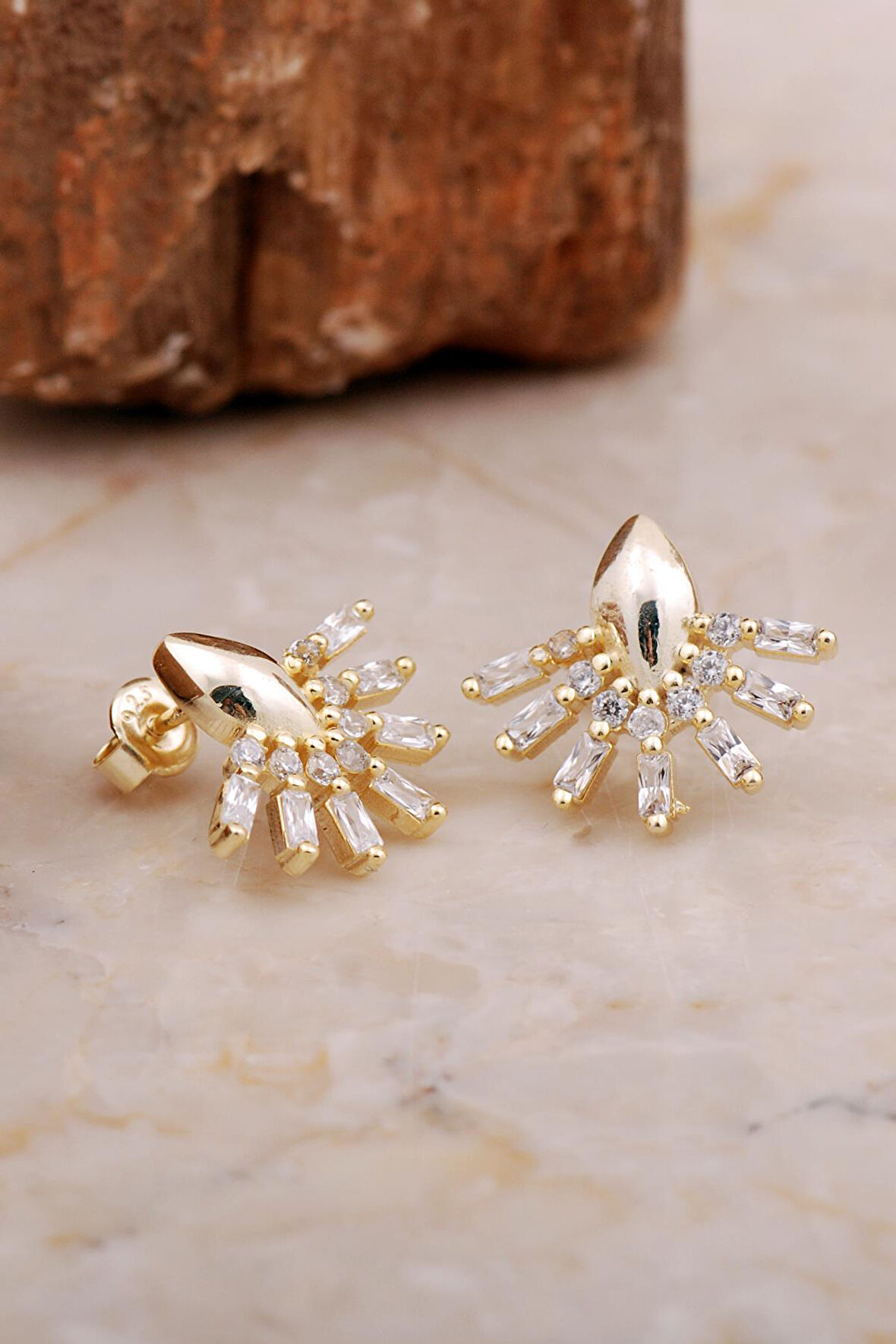 Baget Taşlı Altın Kaplama Gümüş Yelpaze Küpe 6938