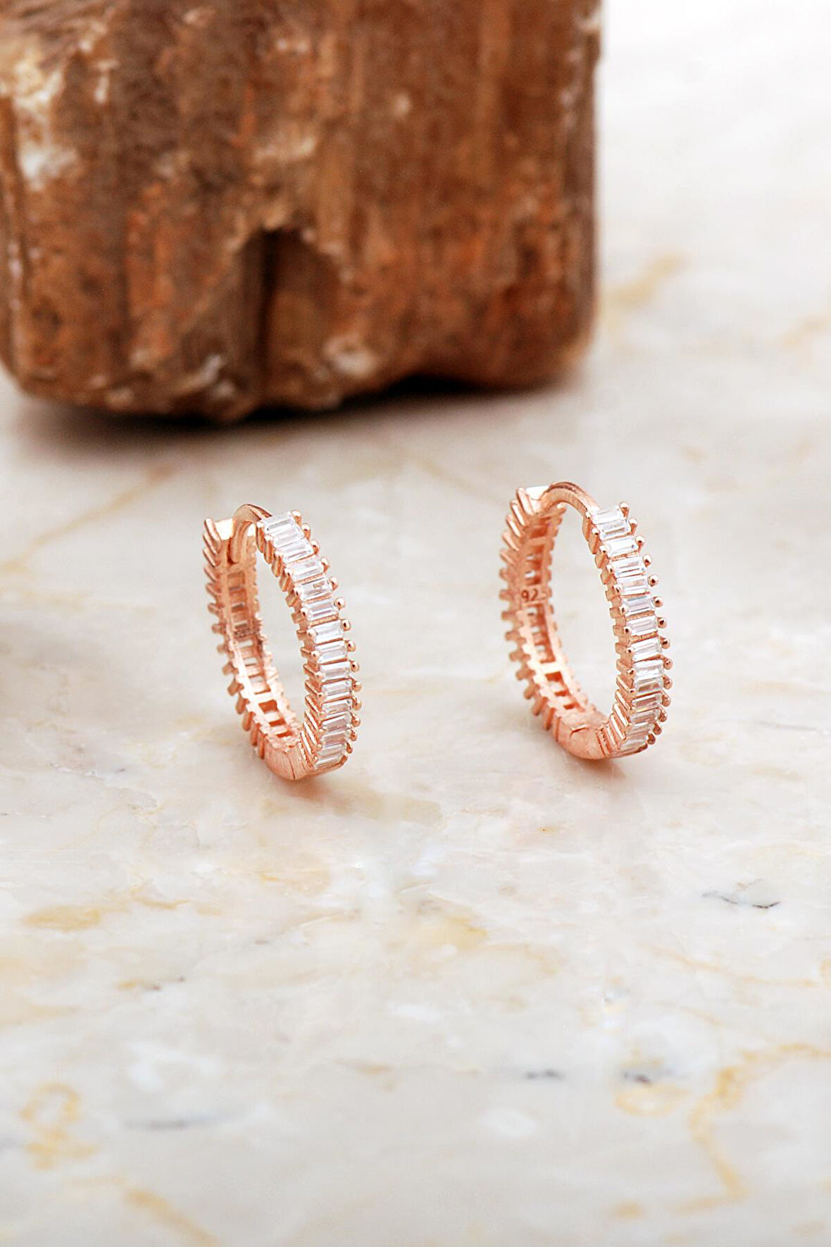 18 Mm Baget Taşlı Rose Gümüş Halka Küpe 7032