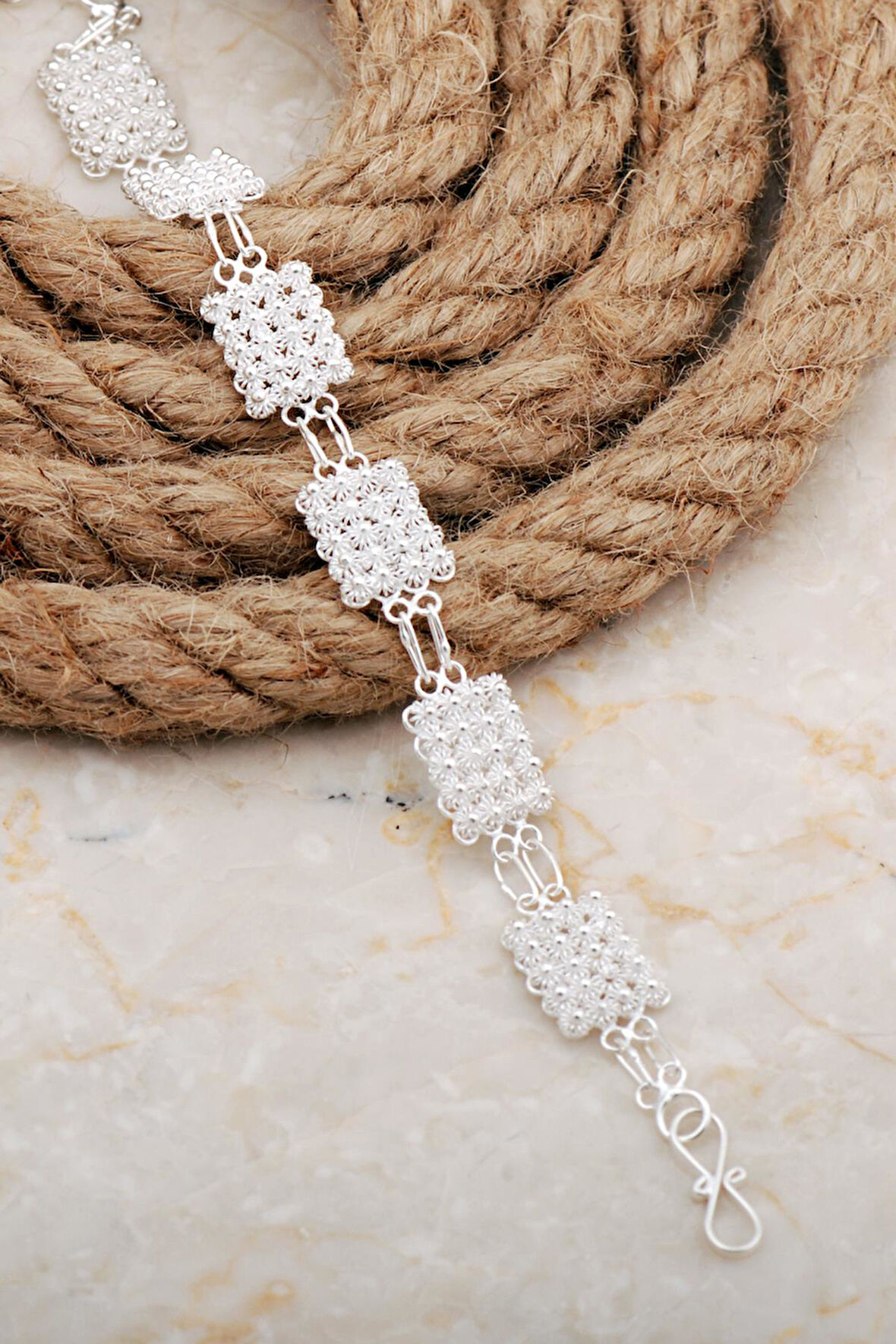 Midyat Telkari İşlemeli Elişi Bereket Modeli Gümüş Bileklik 4679