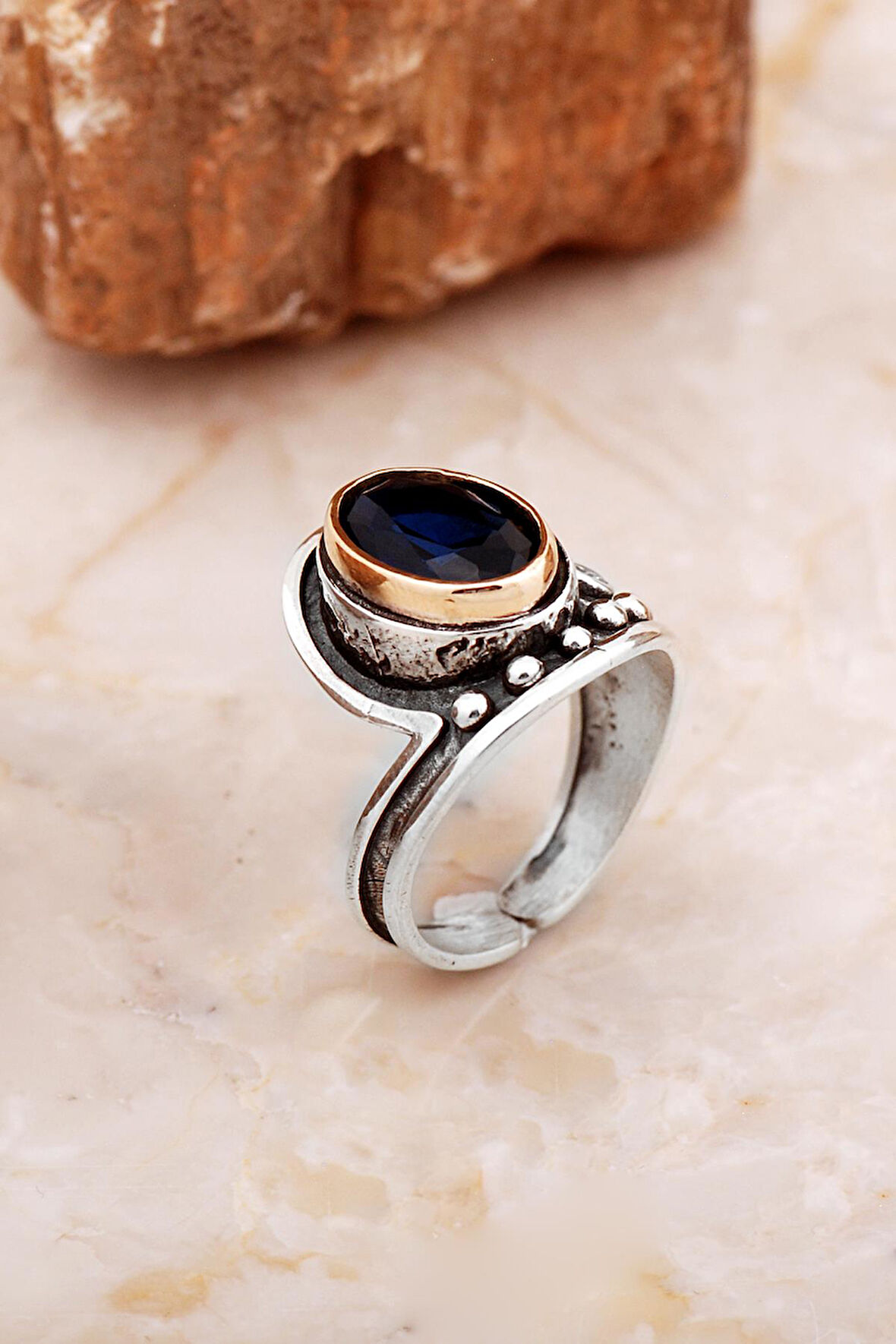 Safir Taşlı Çekiç Dövme Elişi Tasarım Gümüş Yüzük 5843