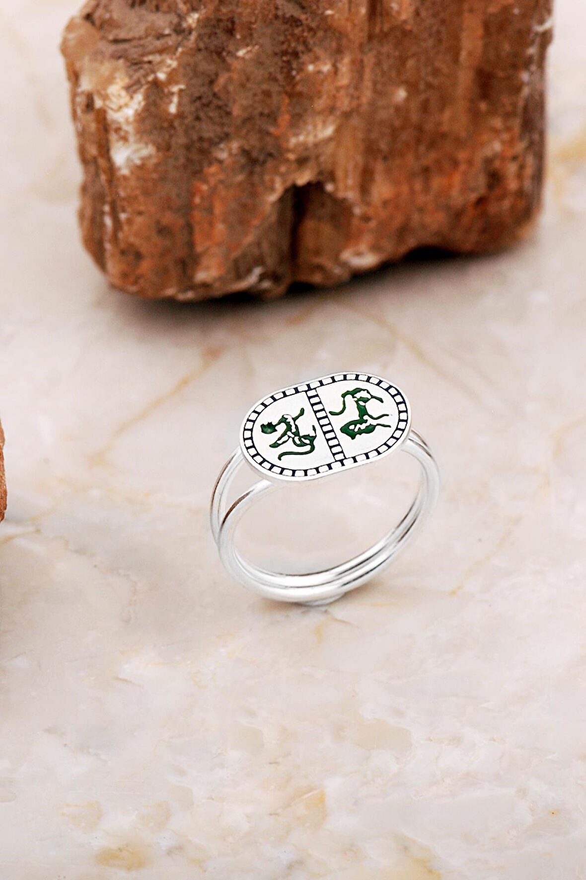 Özgürlüğün Ruhu Sembolü Elişi Mineli Gümüş Yüzük 3761