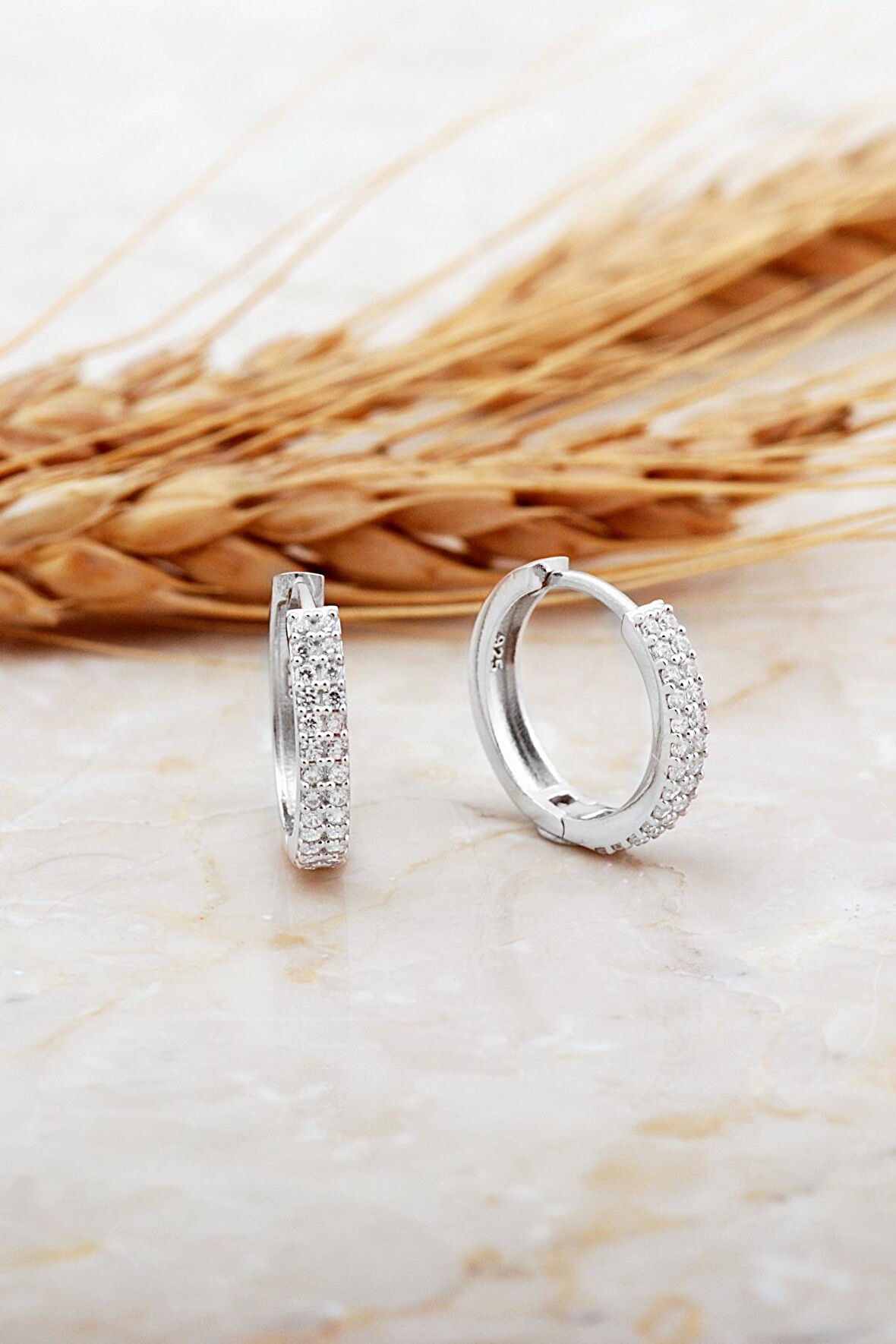 16 Mm Rodyumlu Taşlı Orta Boy Gümüş Halka Küpe 7119