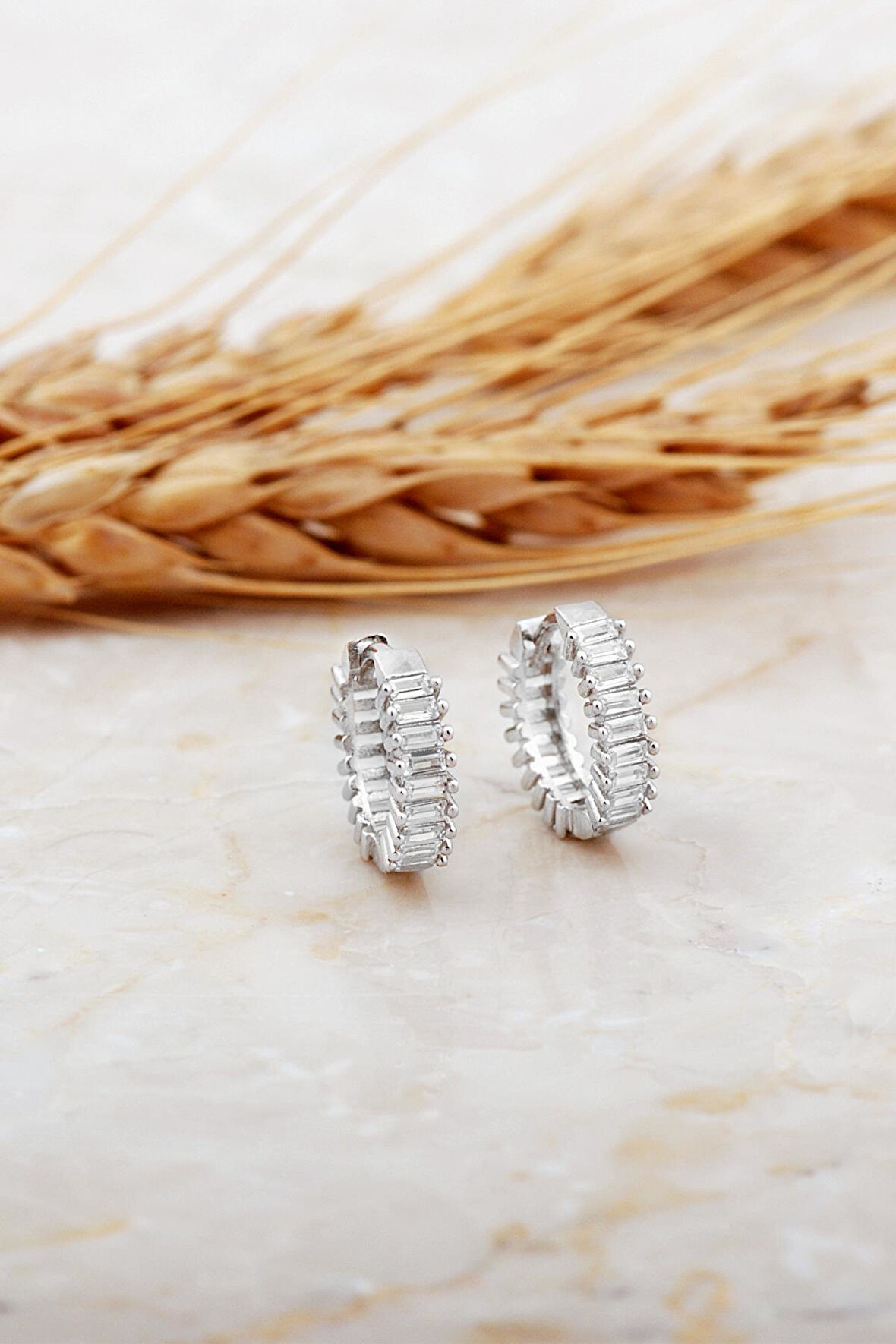 13 Mm Baget Taşlı Küçük Boy Rodyumlu Gümüş Halka Küpe 7126