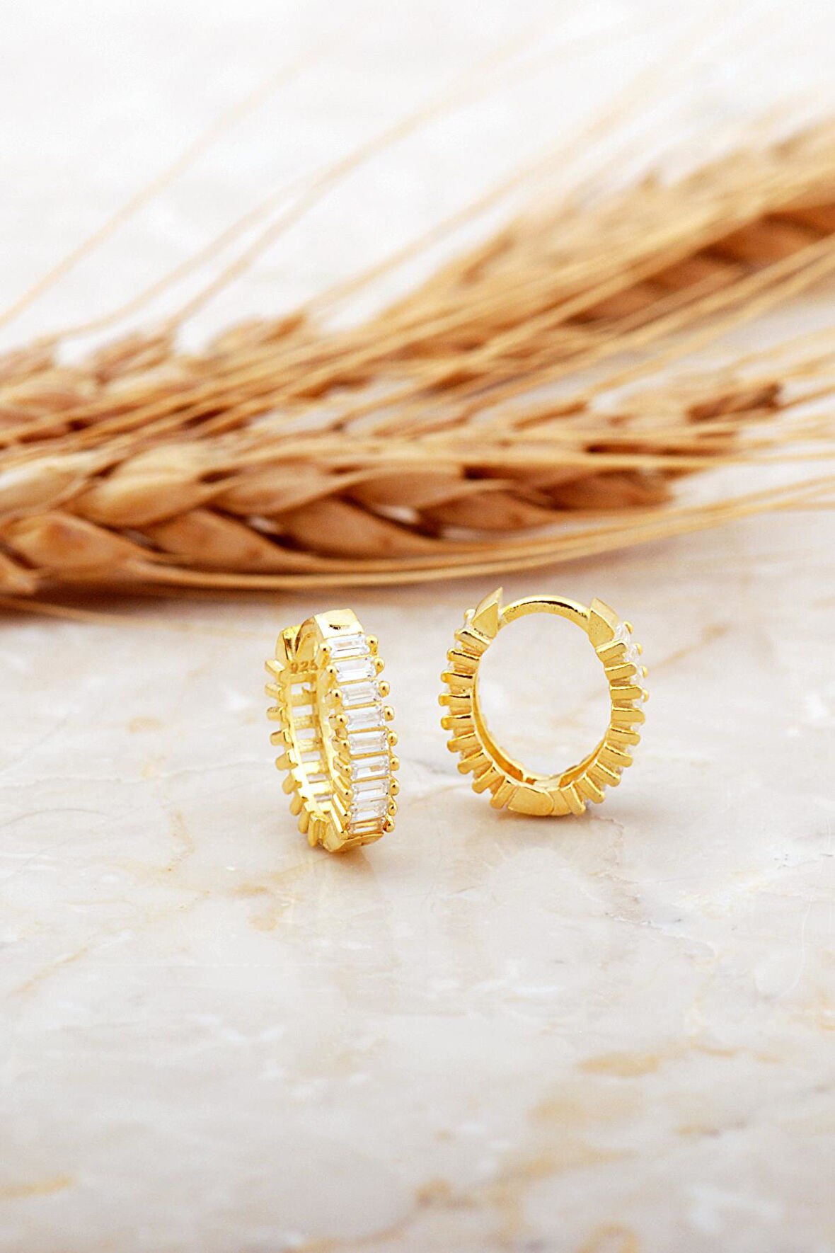 Baget Taşlı Küçük Boy Altın Kaplama Gümüş Oval Halka Küpe 7129