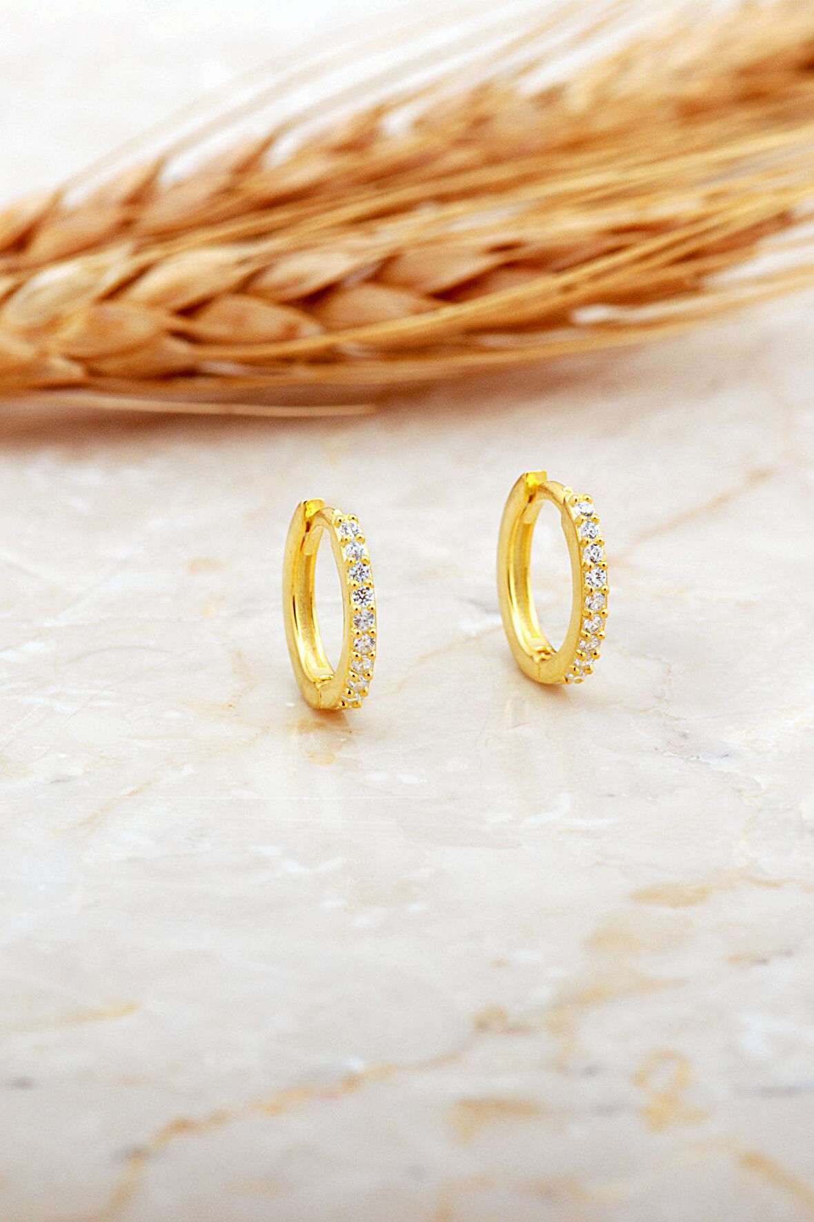 13 Mm Taşlı Altın Kaplama Gümüş Halka Küpe 7139