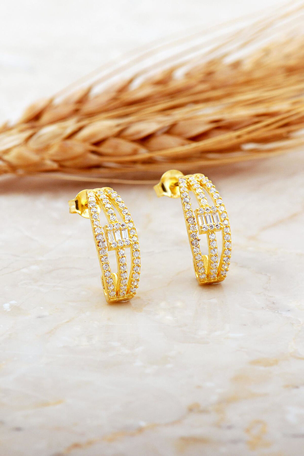 Baget Taşlı Tasarım Altın Kaplama Gümüş Küpe 7171