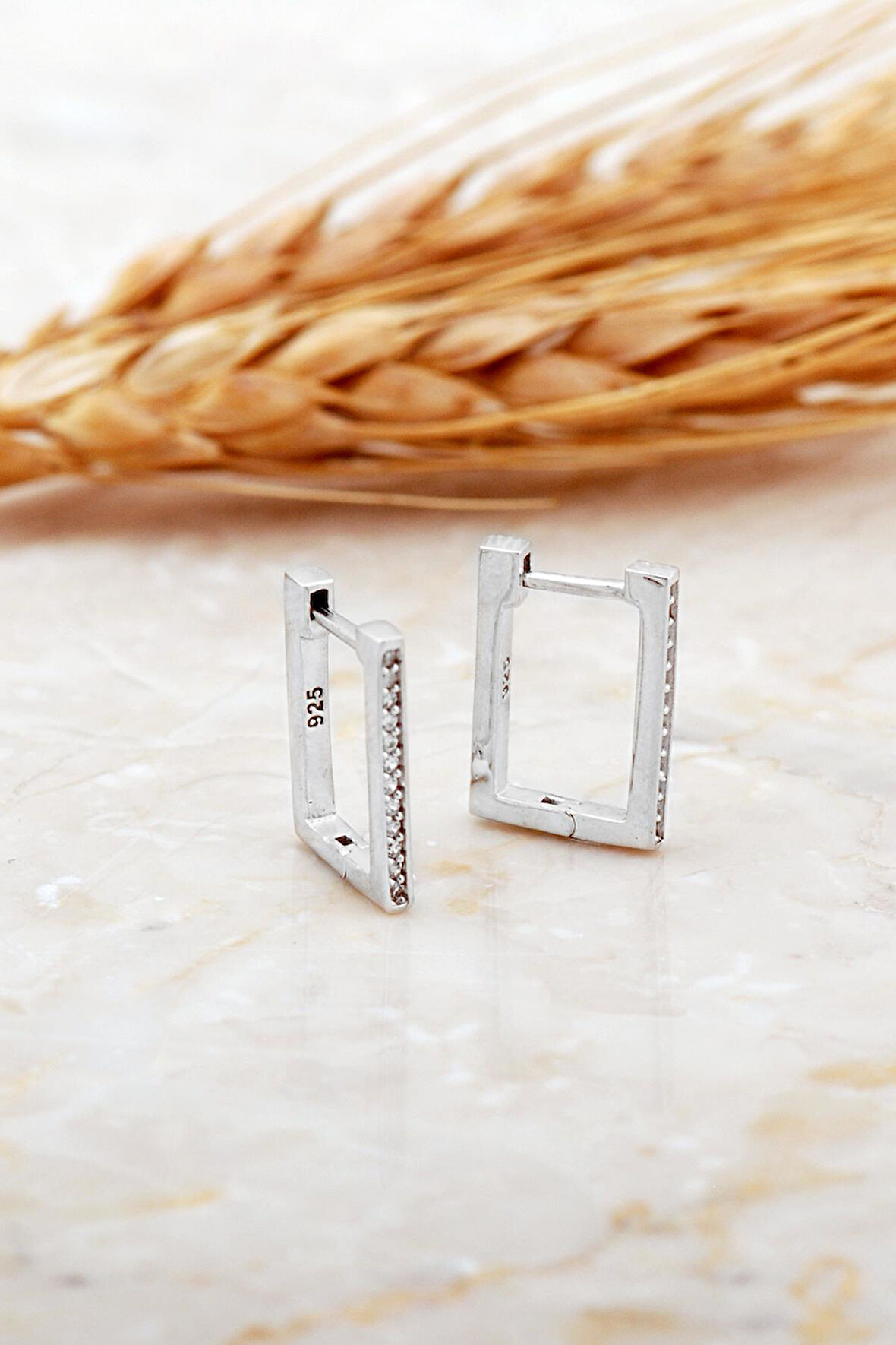 Dikdörtgen Taşlı Rodyumlu Minimal Gümüş Küpe 7177