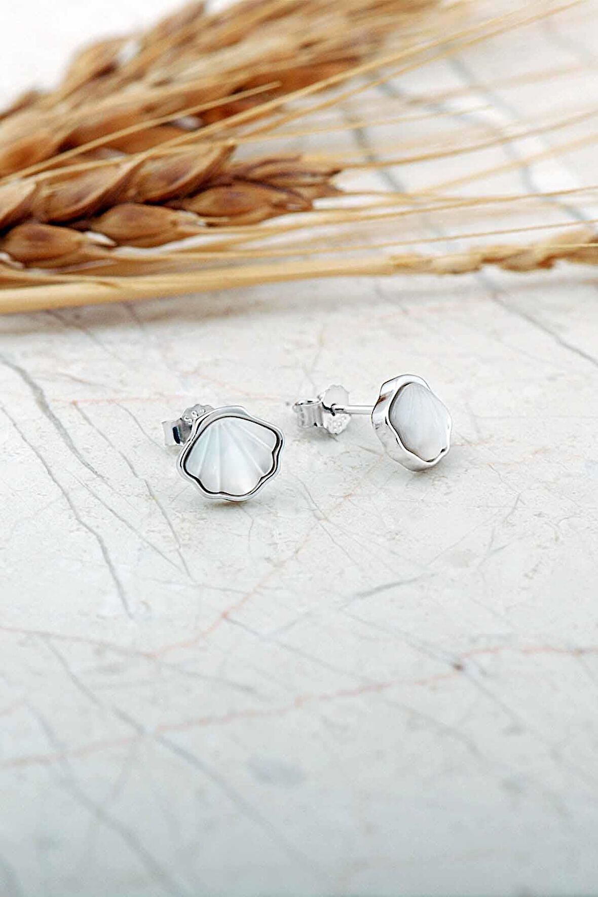 Sedef Taşlı Rodyumlu Deniz Kabuğu Mini Gümüş Küpe 7278