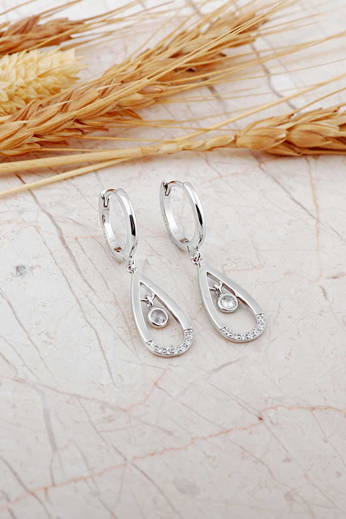 Damla Sallantılı Rodyumlu Gümüş Halka Küpe 7334