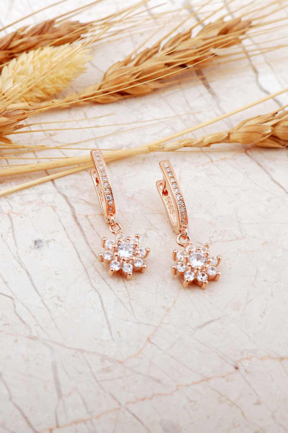 Elmas Modeli Çiçek Rose Gümüş Küpe 7341