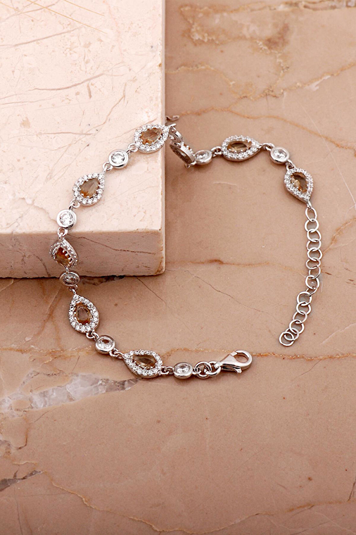 Damla Renk Değiştiren Sultan Taşlı Rodyumlu Gümüş Bileklik 4821