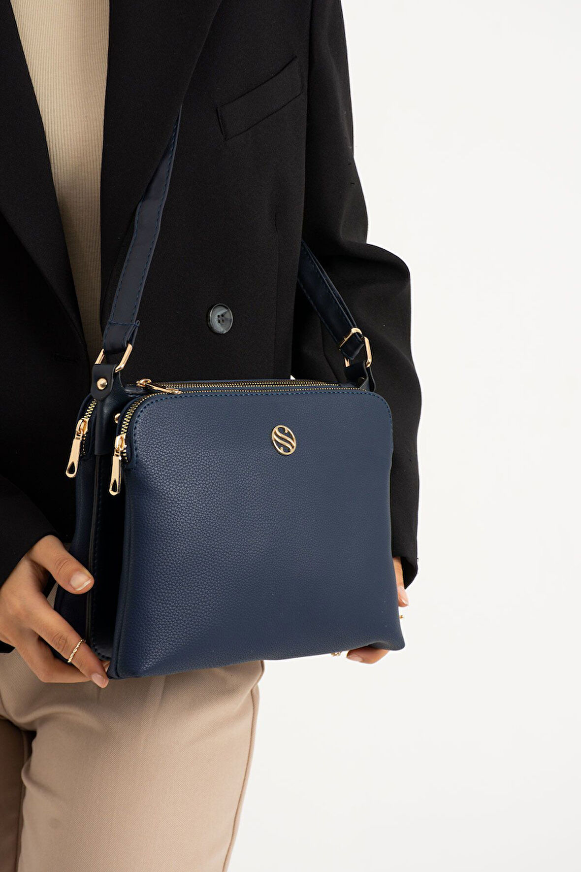 Kadın Suni Deri Ayarlanabilir Çapraz Askılı 4 Bölmeli ve Metal Fermuarlı Lacivert Omuz Çantası