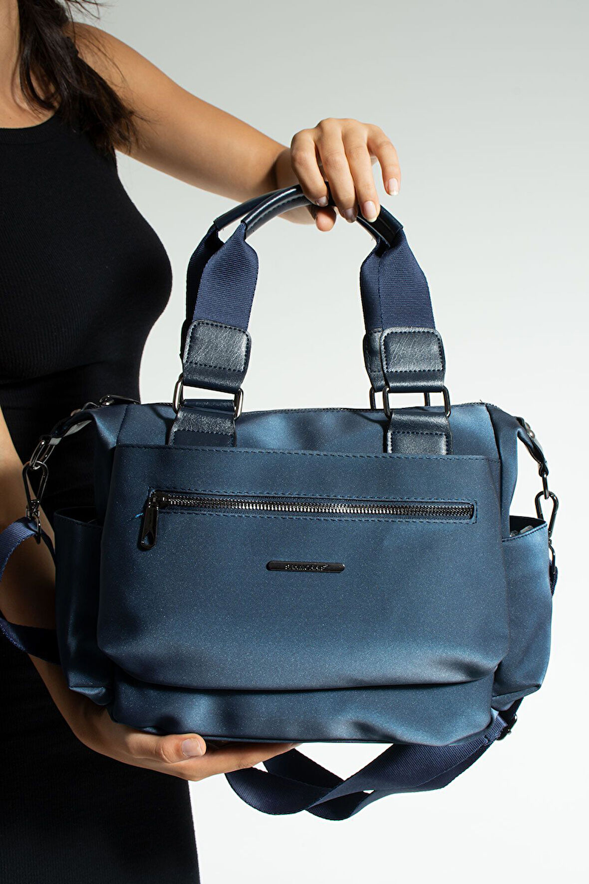 Kadın Çok Gözlü Suya Dayanıklı Ayarlanbilir Çapraz Askılı Lacivert El ve Omuz Çantası