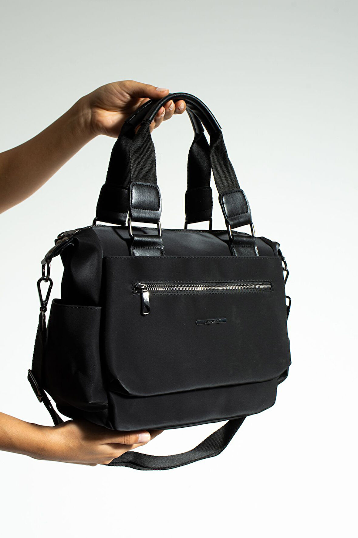 Kadın Çok Gözlü Suya Dayanıklı Ayarlanbilir Çapraz Askılı Siyah Saten El ve Omuz Çantası