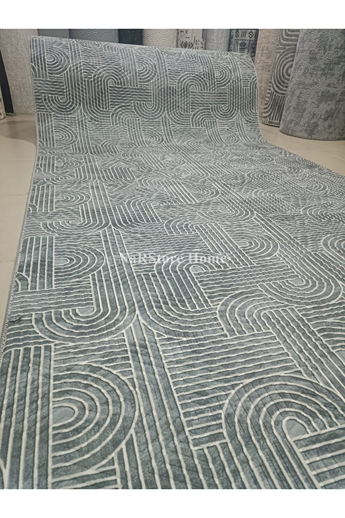 Elit Rölyef Antrasit Beyaz Kabartmalı Kaymaz Taban Yıkanabilir Kesme Yolluk Halı