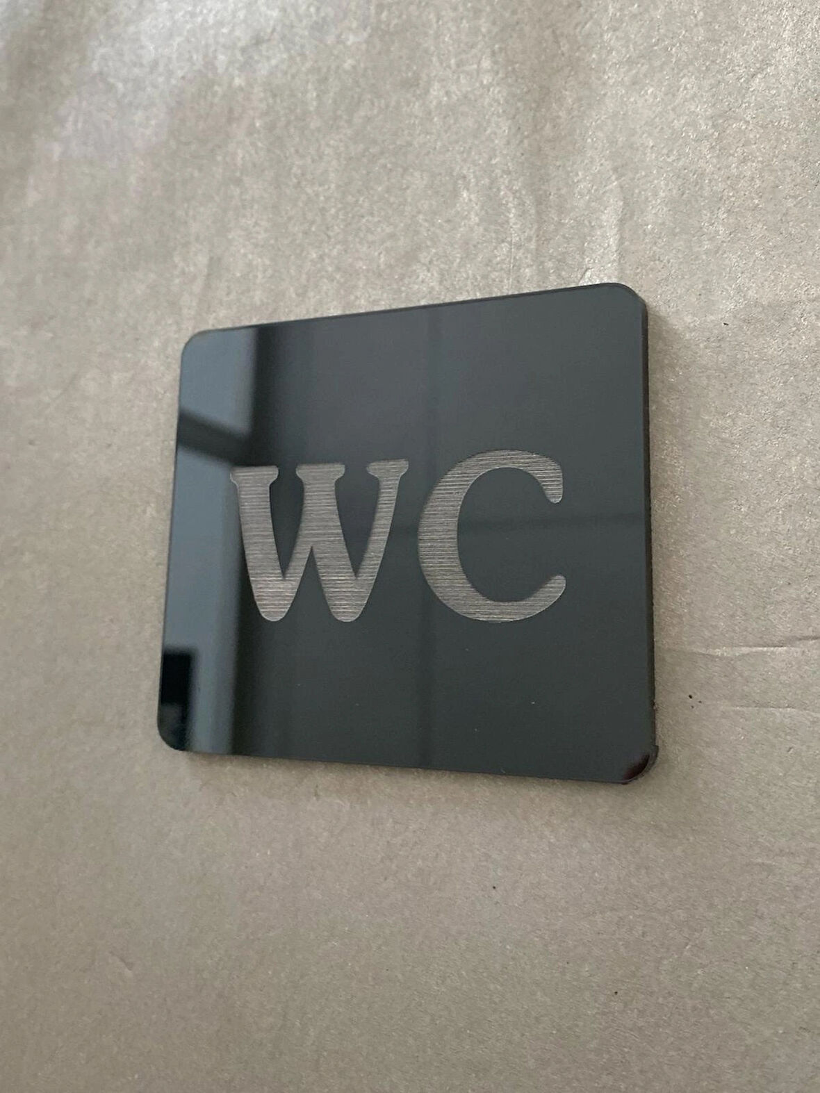 Siyah Minimal Seri WC Yönlendirme Levhası