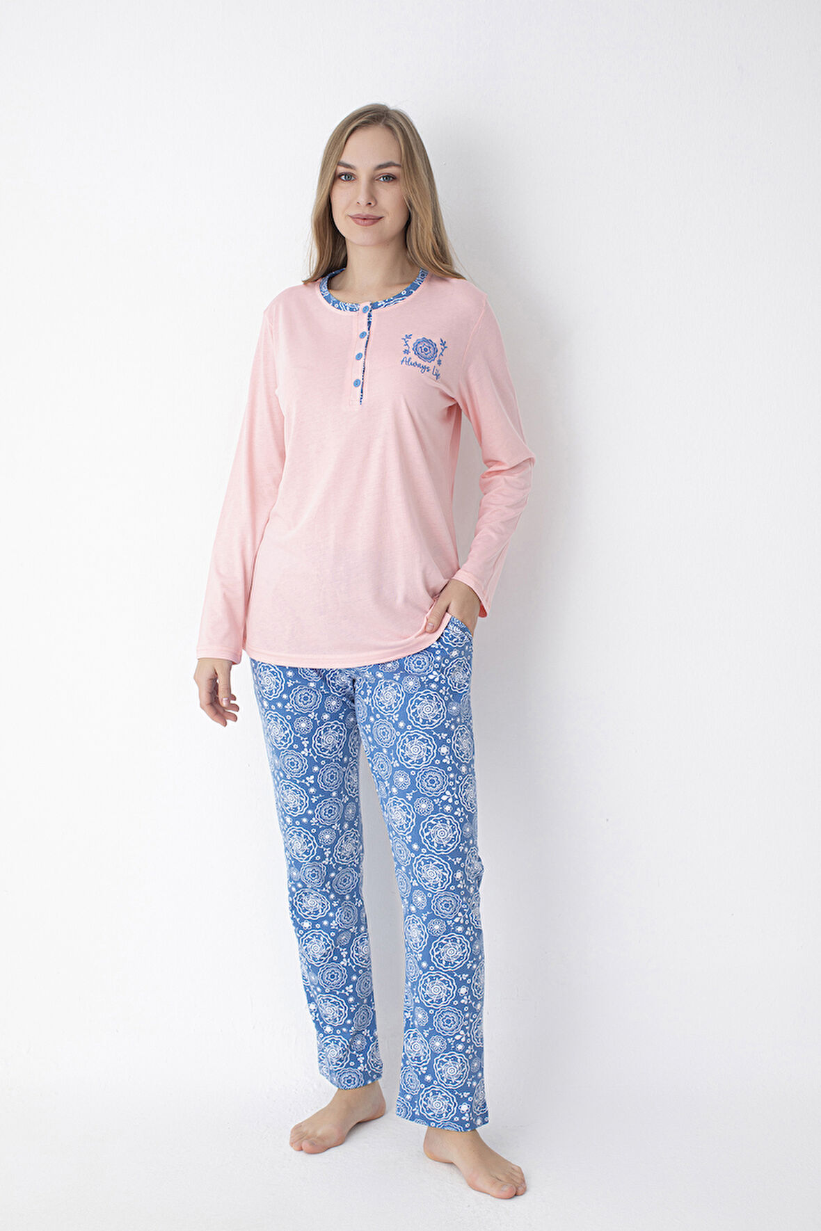 Pembe/Mavi Desenli Uzun Kollu Pijama Takımı