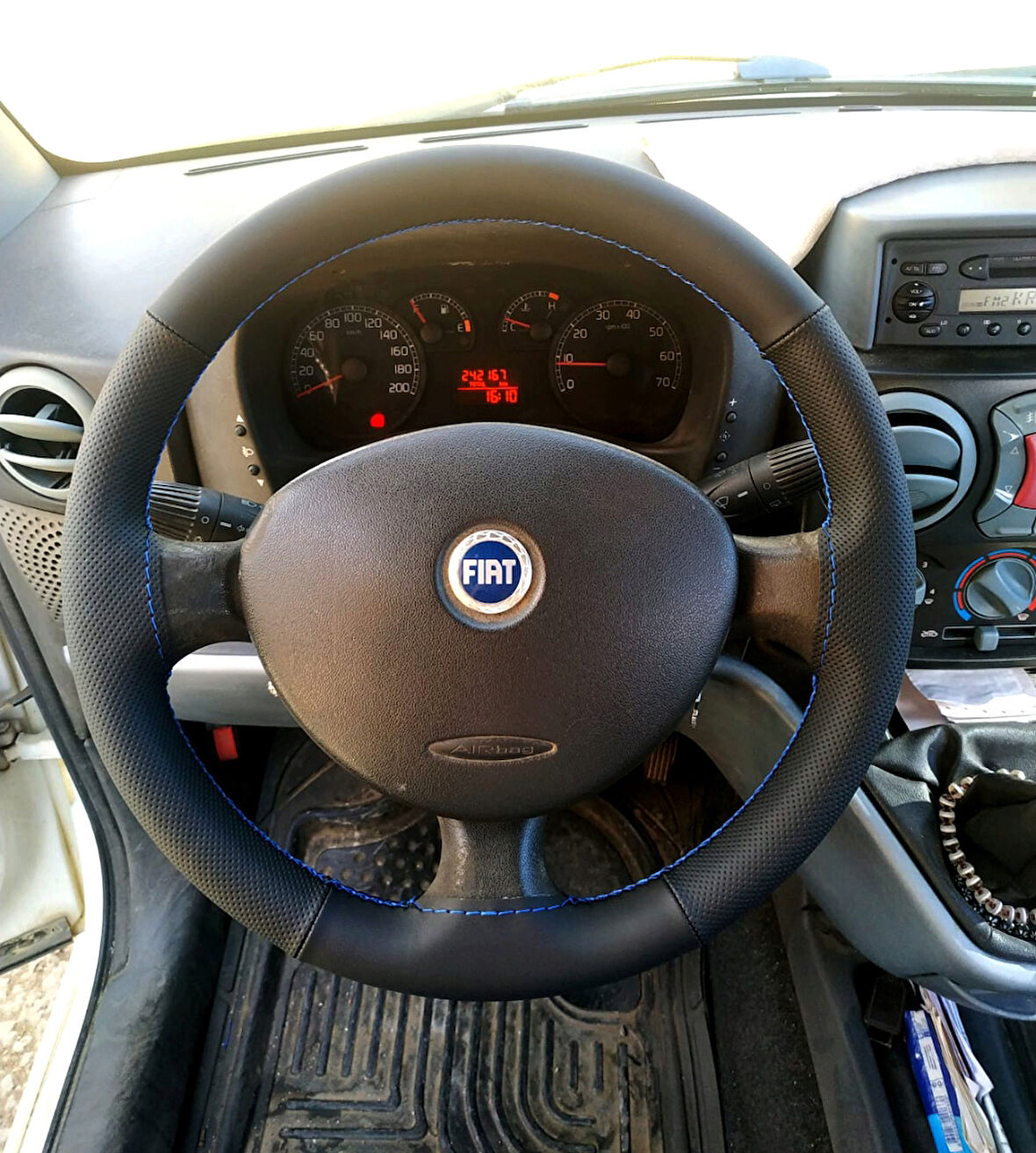 DİKİŞLİ DİREKSİYON KILIFI SOFT DÜZ YÜZEYLİ DERİ NOKTALI DERİ MAVİ DİKİŞLİ FIAT DOBLO İÇİN