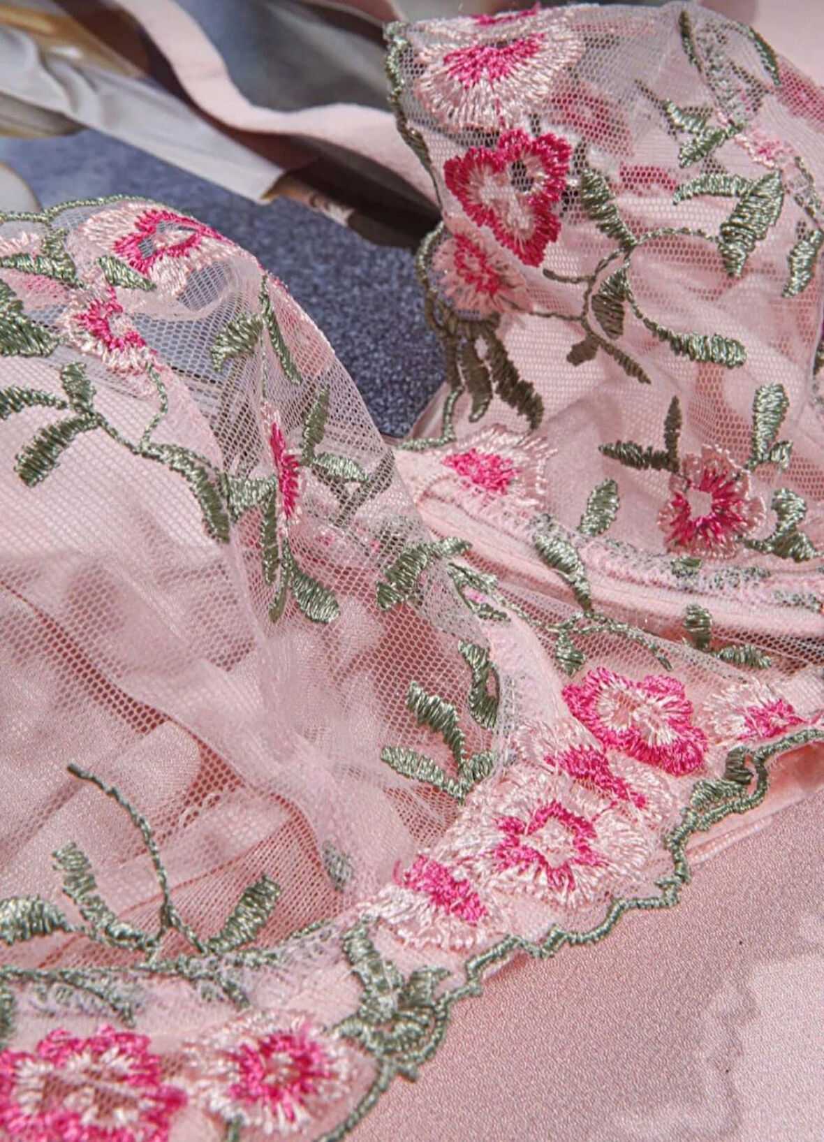 Sones Kozmetik Aysemin Pembe Çiçekli Balenli Bralet Doğumgünü Yılbaşı Ve Sevgililer Günü Hediyesi