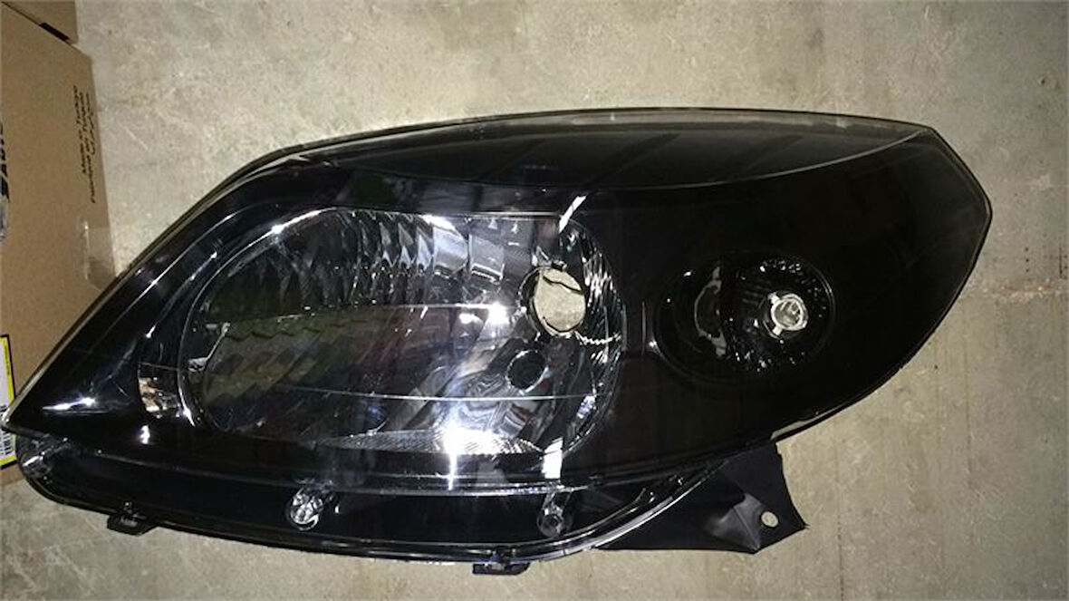 Far Sağ Dacıa Logan Sandero Siyah Çerçeveli