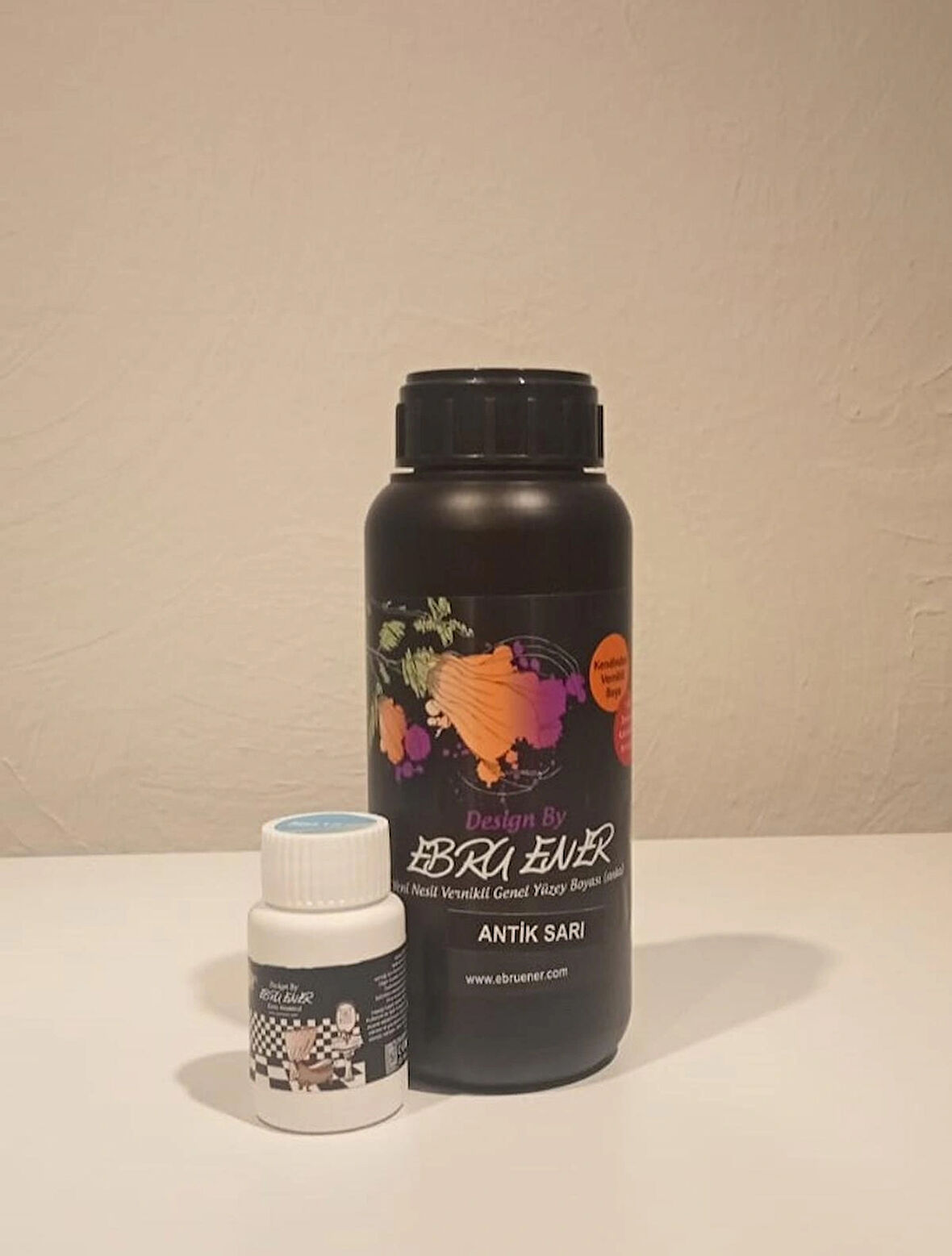 Ebru Ener Anka Vernikli Genel Yüzey Boyası Antik Sarı 500 gr. ve Katkı Maddesi 15 gr.