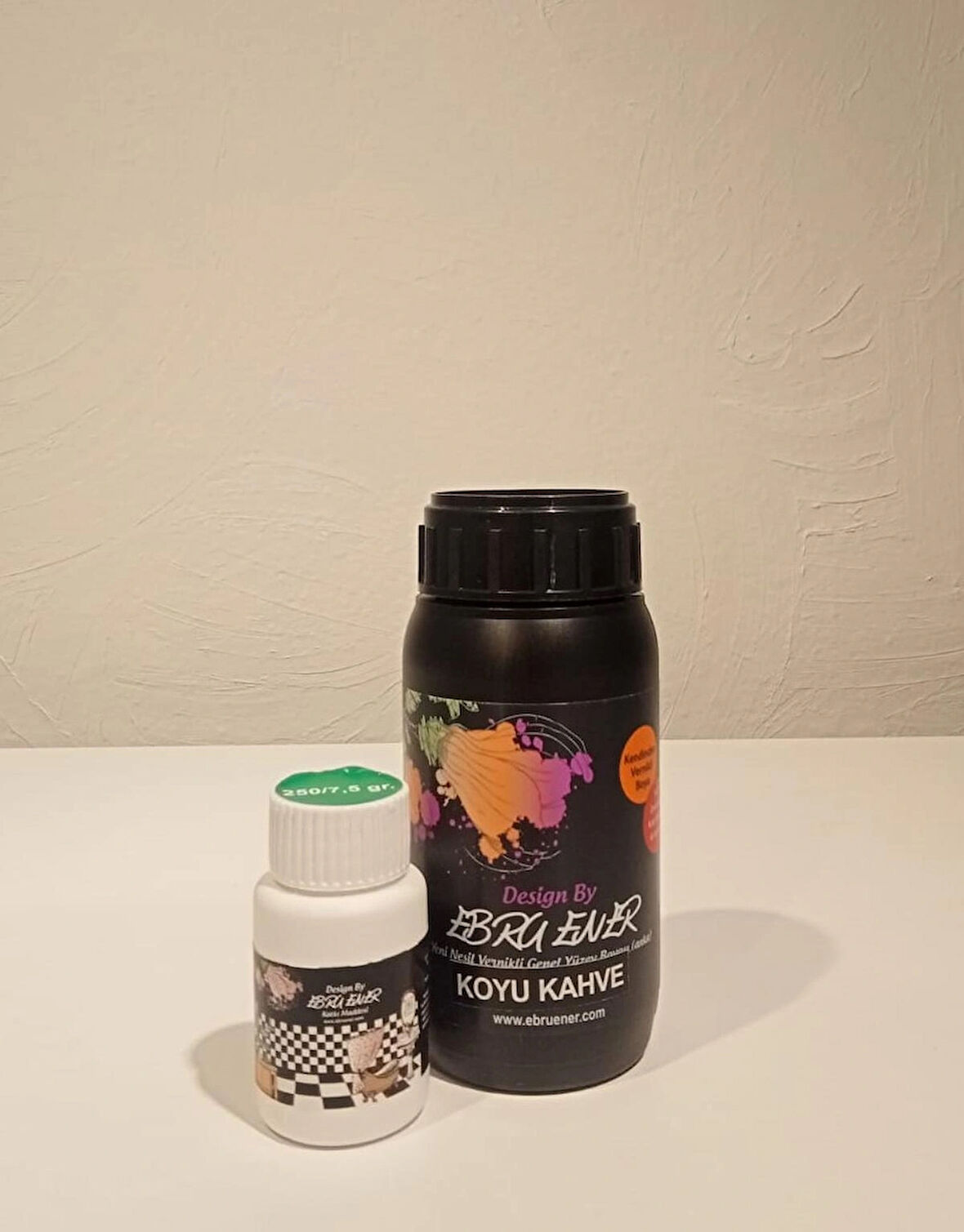 Ebru Ener Anka Vernikli Genel Yüzey Boyası Koyu Kahve 250 gr. ve Katkı Maddesi 7,5 gr.