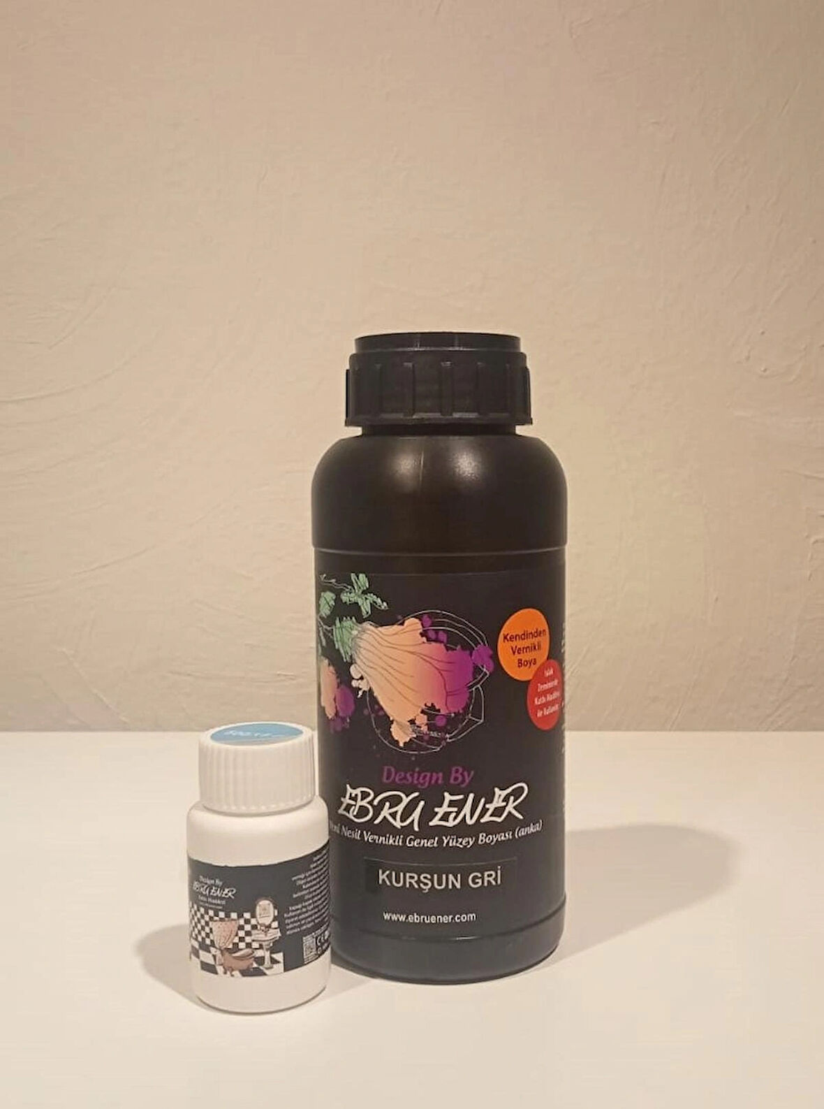 Ebru Ener Anka Vernikli Genel Yüzey Boyası Kurşun Gri 500 gr. ve Katkı Maddesi 15 gr.