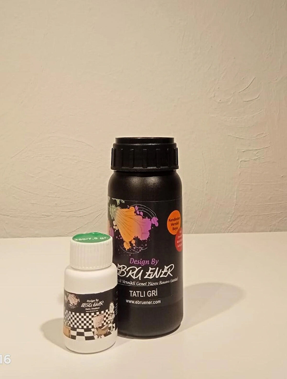 Ebru Ener Anka Vernikli Genel Yüzey Boyası Tatlı Gri 250 gr. ve Katkı Maddesi 7,5 gr.