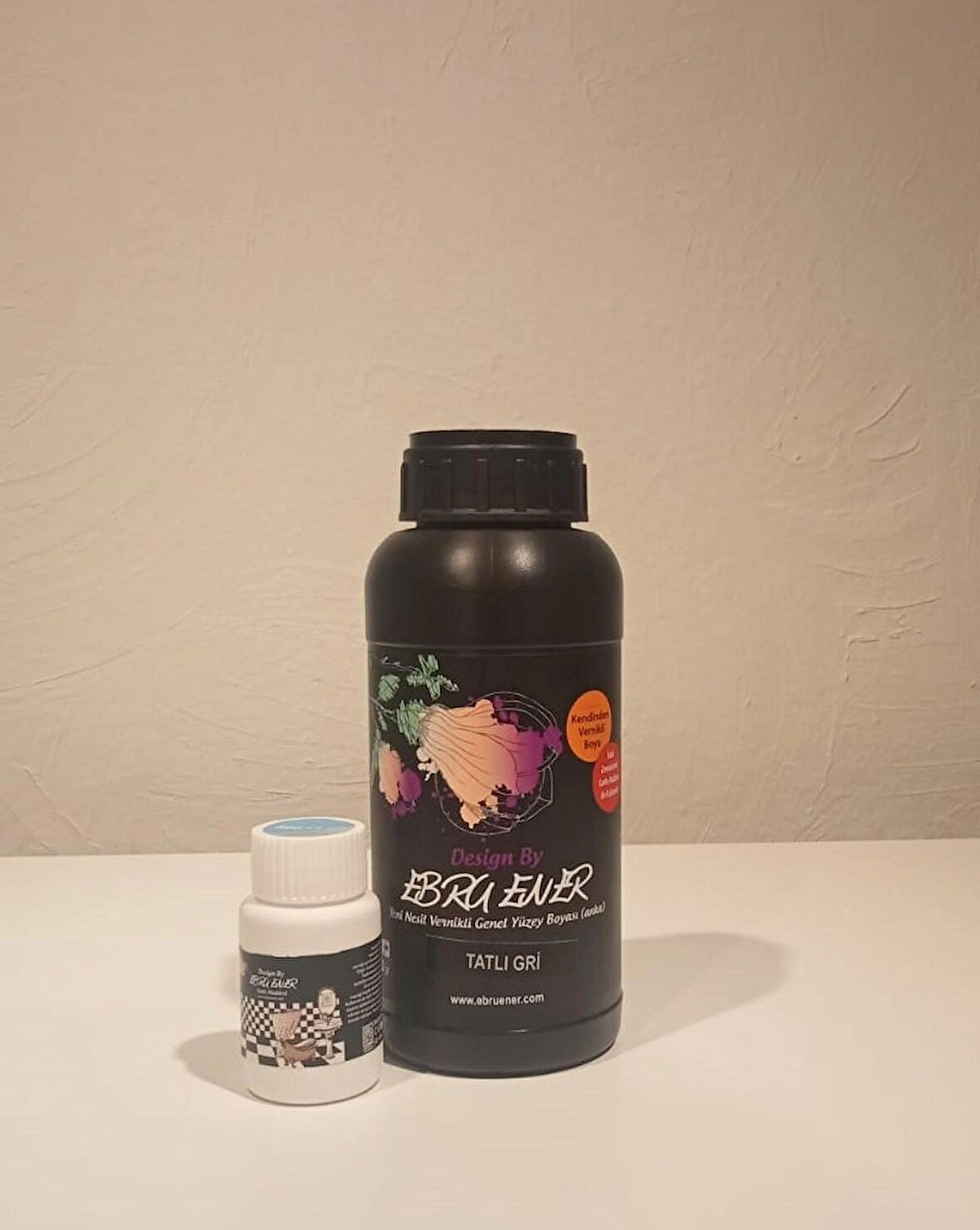 Ebru Ener Anka Vernikli Genel Yüzey Boyası Tatlı Gri 500 gr. ve Katkı Maddesi 15 gr.