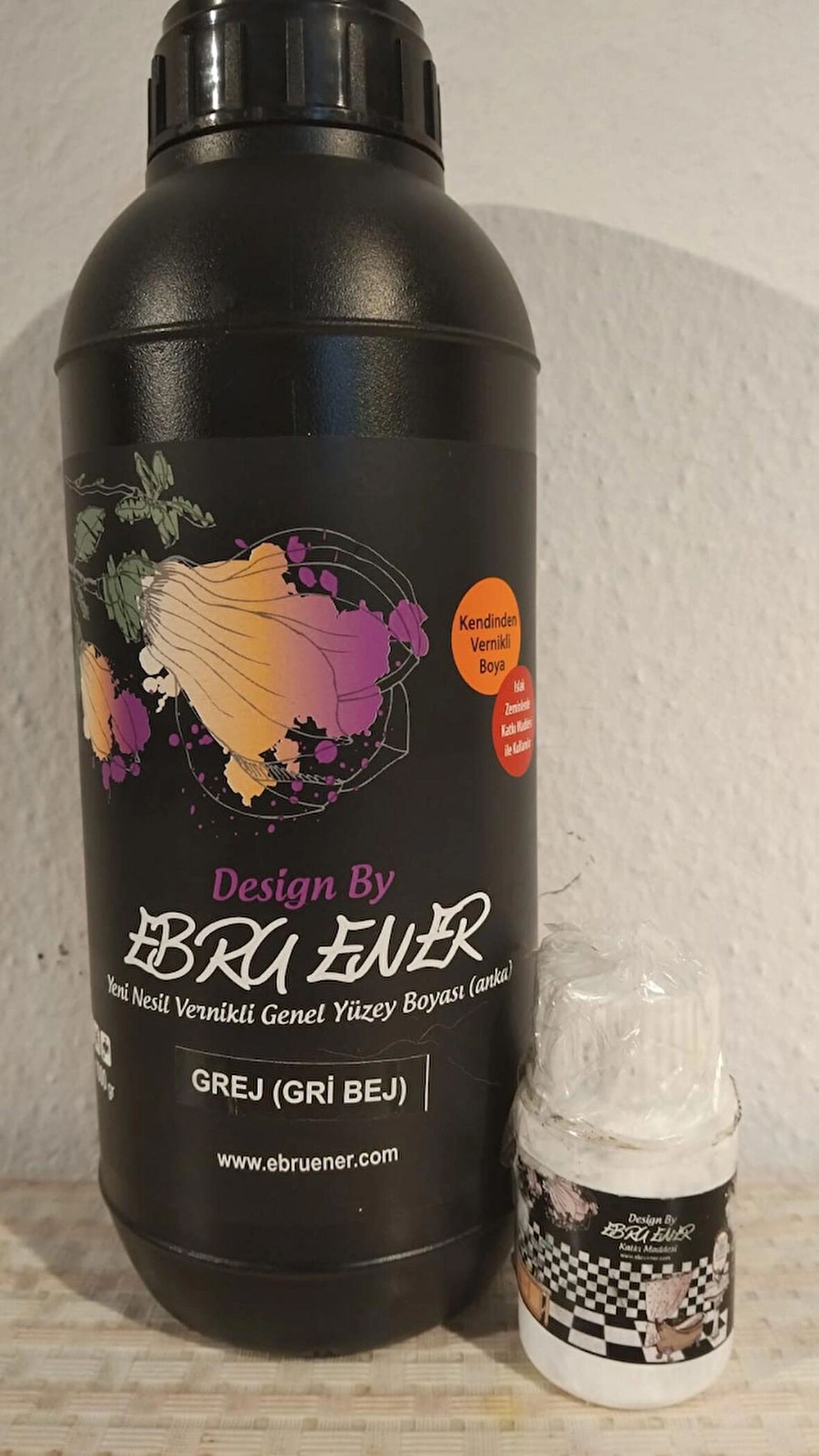 Ebru Ener Anka Vernikli Genel Yüzey Boyası Grej (Gri Bej) 1000 gr. ve Katkı Maddesi 30 gr.