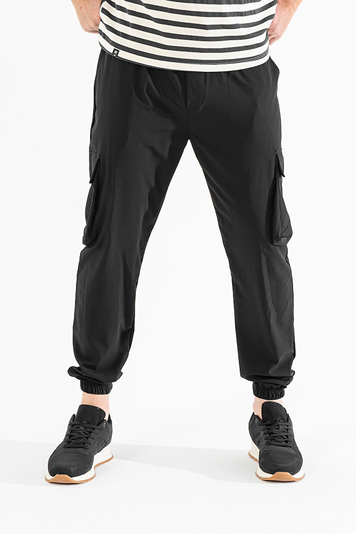 Erkek Siyah Likralı Esnek İnce Kumaş Lastikli Paça Torba Cep Pantolon