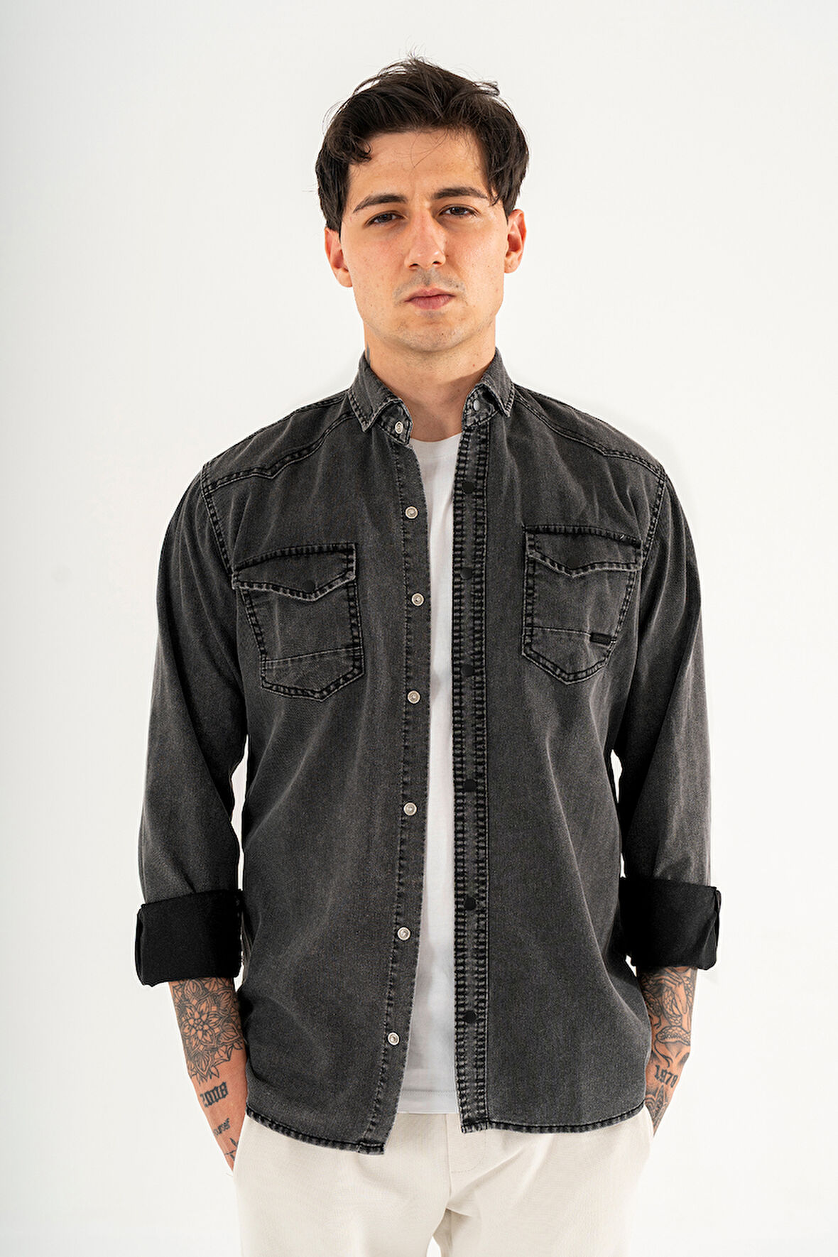 Erkek Siyah Slimfit Dar Kesim Çift Cepli Çıtçıtlı Yıkamalı Kot Gömlek