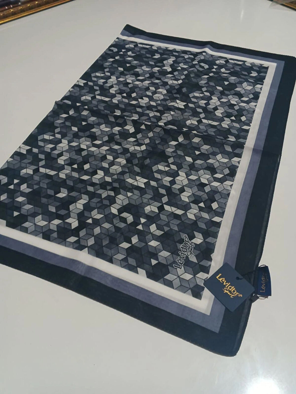 LEVİDOR SPORT ŞAL SİYAH BEYAZ