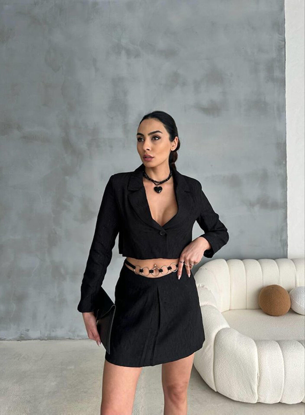 SUPPLİERBY JAKARLI CROP CEKET-KISA ETEK KAPALI PİLE METAL KEMER DETAYLI - Siyah