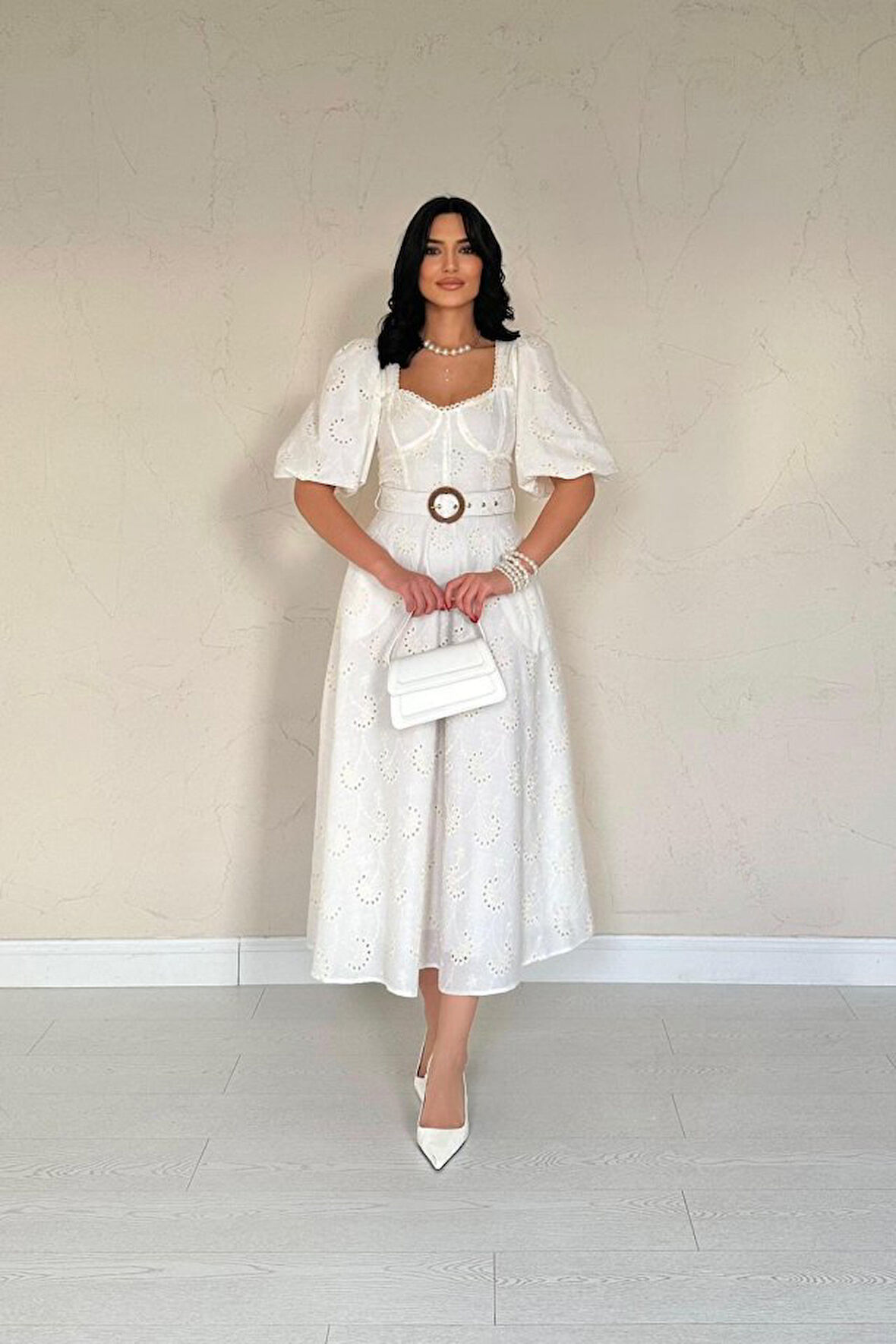 SUPPLİERBY Ekru Göğüs Kup Detaylı Kemerli Brode Elbise