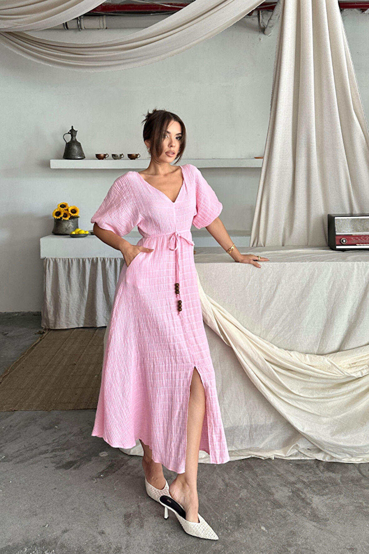 SUPPLİERBY V YAKA BEL BONCUK BAĞLAMALI MÜSLİN ELBİSE YIRTMAÇ DETAYLI - Pembe