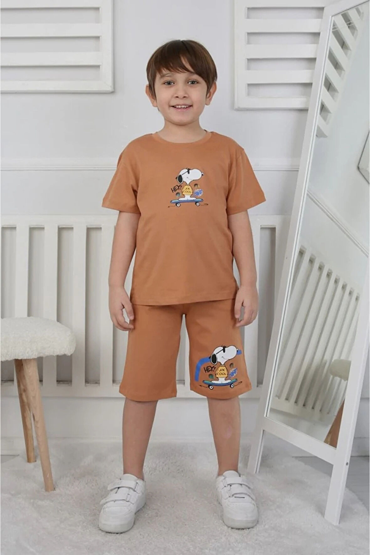 İSOB Kahverengi Snoopy Desenli %100 Pamuk Erkek Çocuk Kısa Kollu Şortlu Takım 3-12 Yaş 24407-K