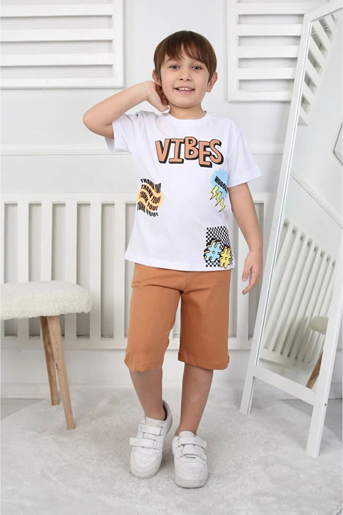 İSOB Beyaz Vibes Desenli %100 Pamuk Erkek Çocuk Kısa Kollu Şortlu Takım 3-12 Yaş 24410-B