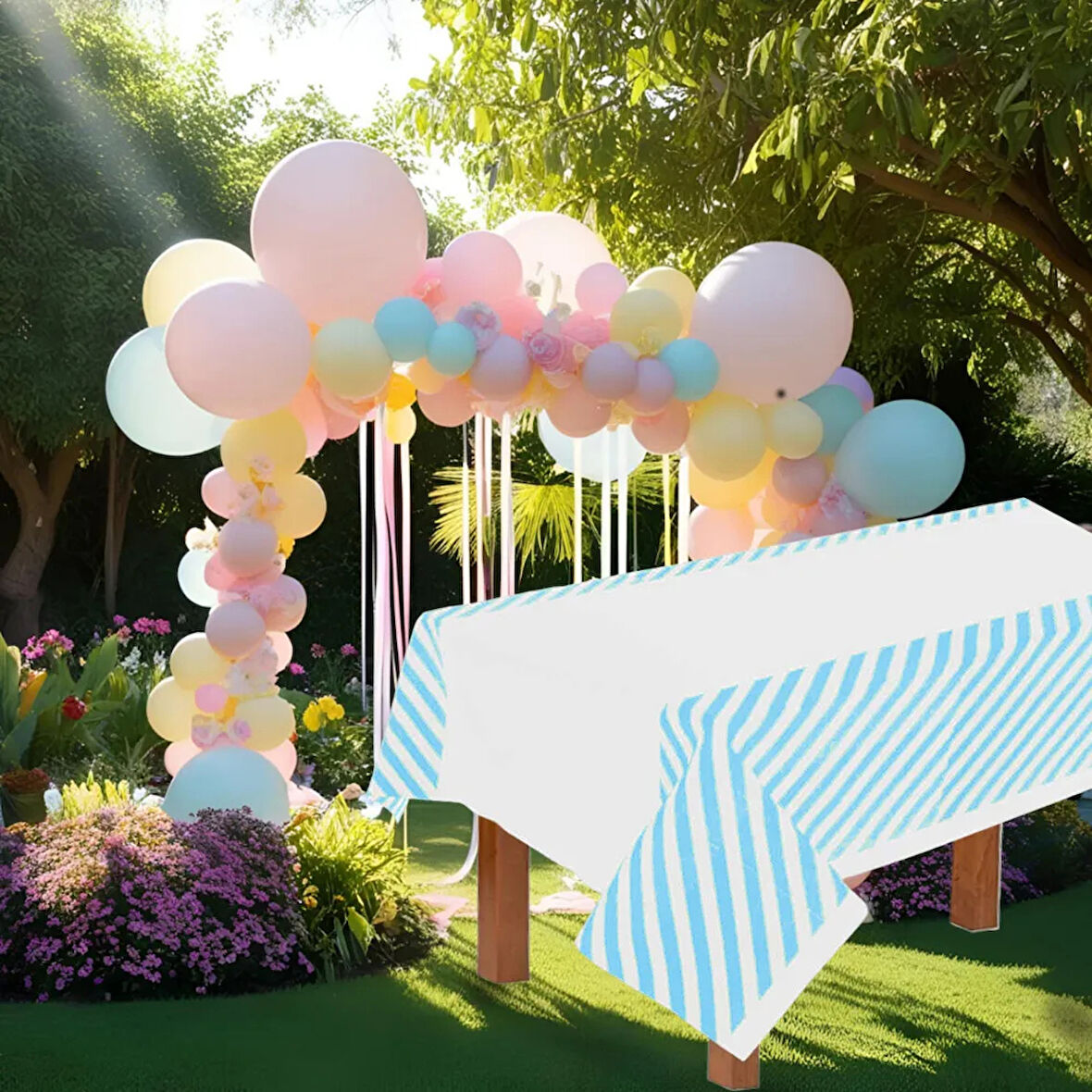 Çizgili Masa Örtüsü