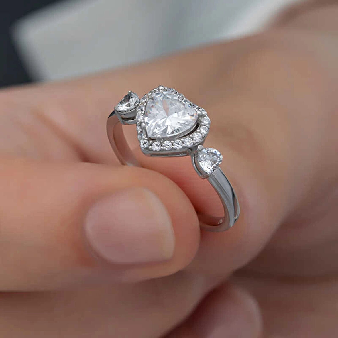 Supertrend Gümüş Beyaz Taşlı Kalpli Kadın Yüzük